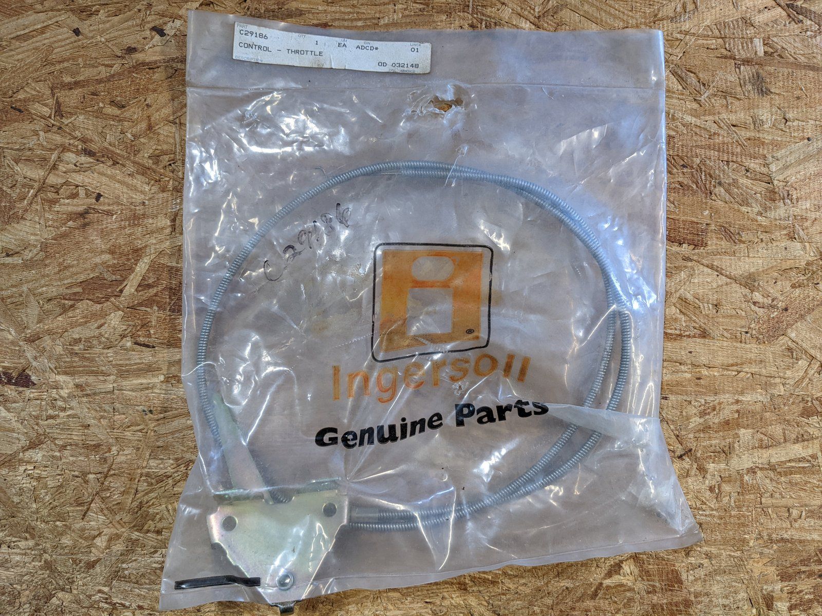 C29186 CONTROL - THROTTLE 114B - 116B - Ingersoll/Case Tractor Part