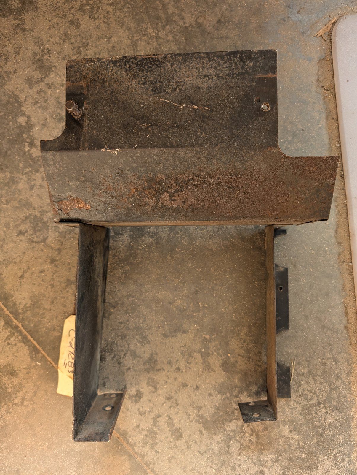 C29283 USED MOUNT - Ingersoll/Case Tractor Part