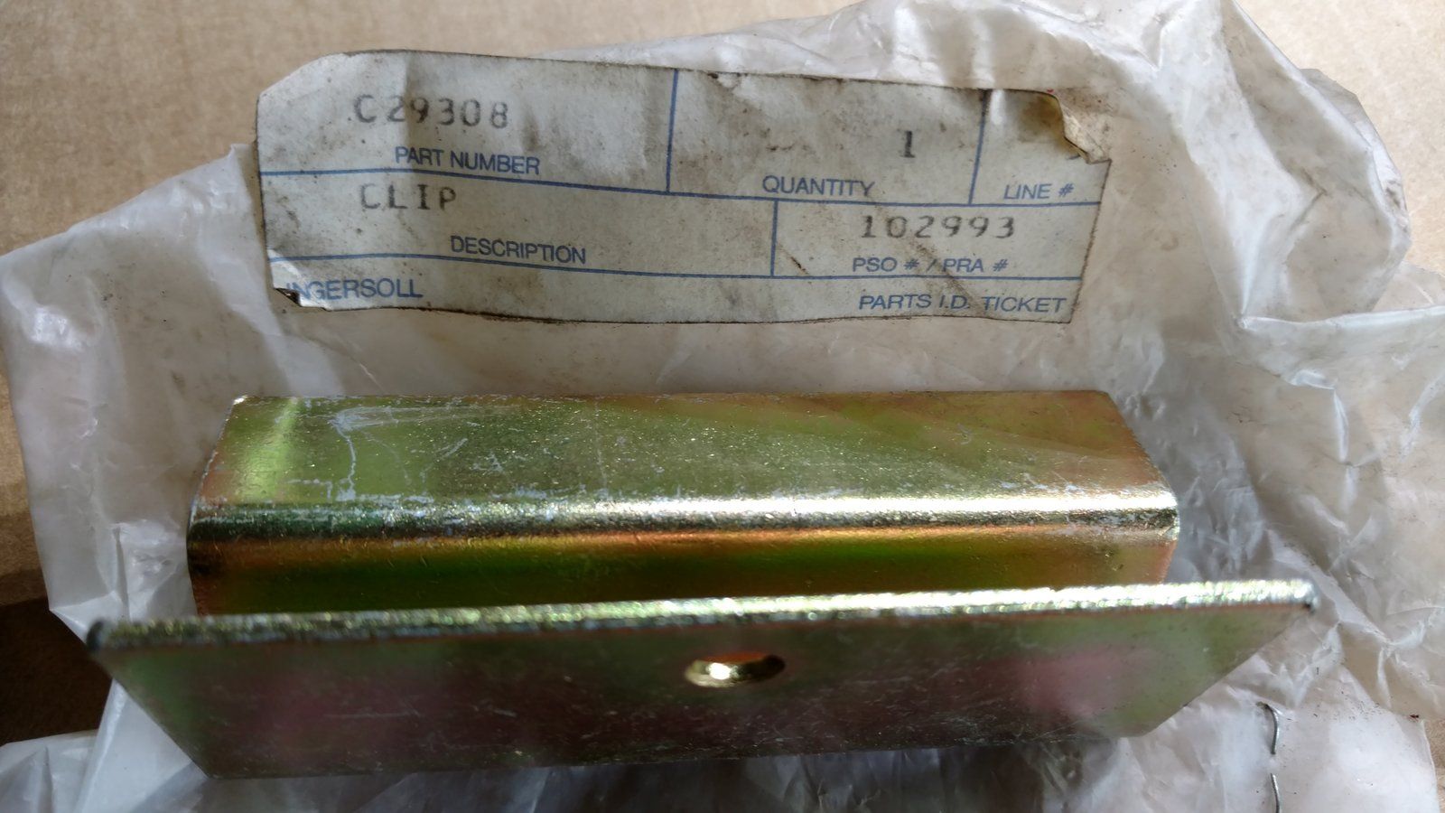 C29308 CLIP - BATTERY RETAINER C24820 - Ingersoll/Case Tractor Part