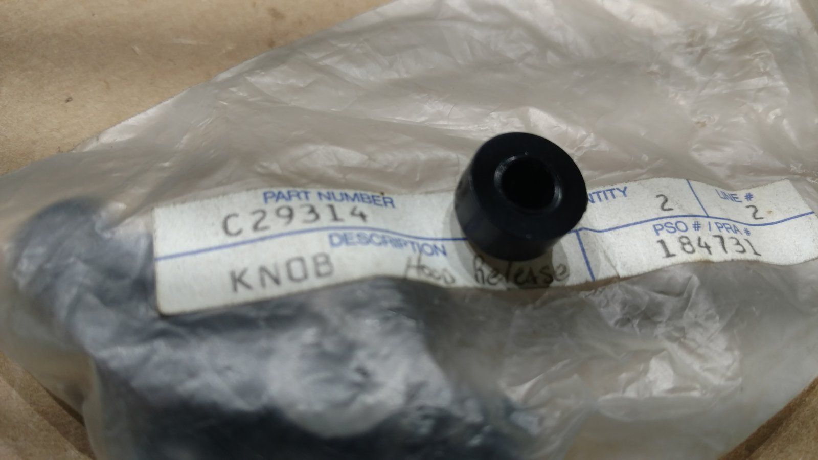 C29314 BUTTON-PUSH - HOOD LATCH - Ingersoll/Case Tractor Part