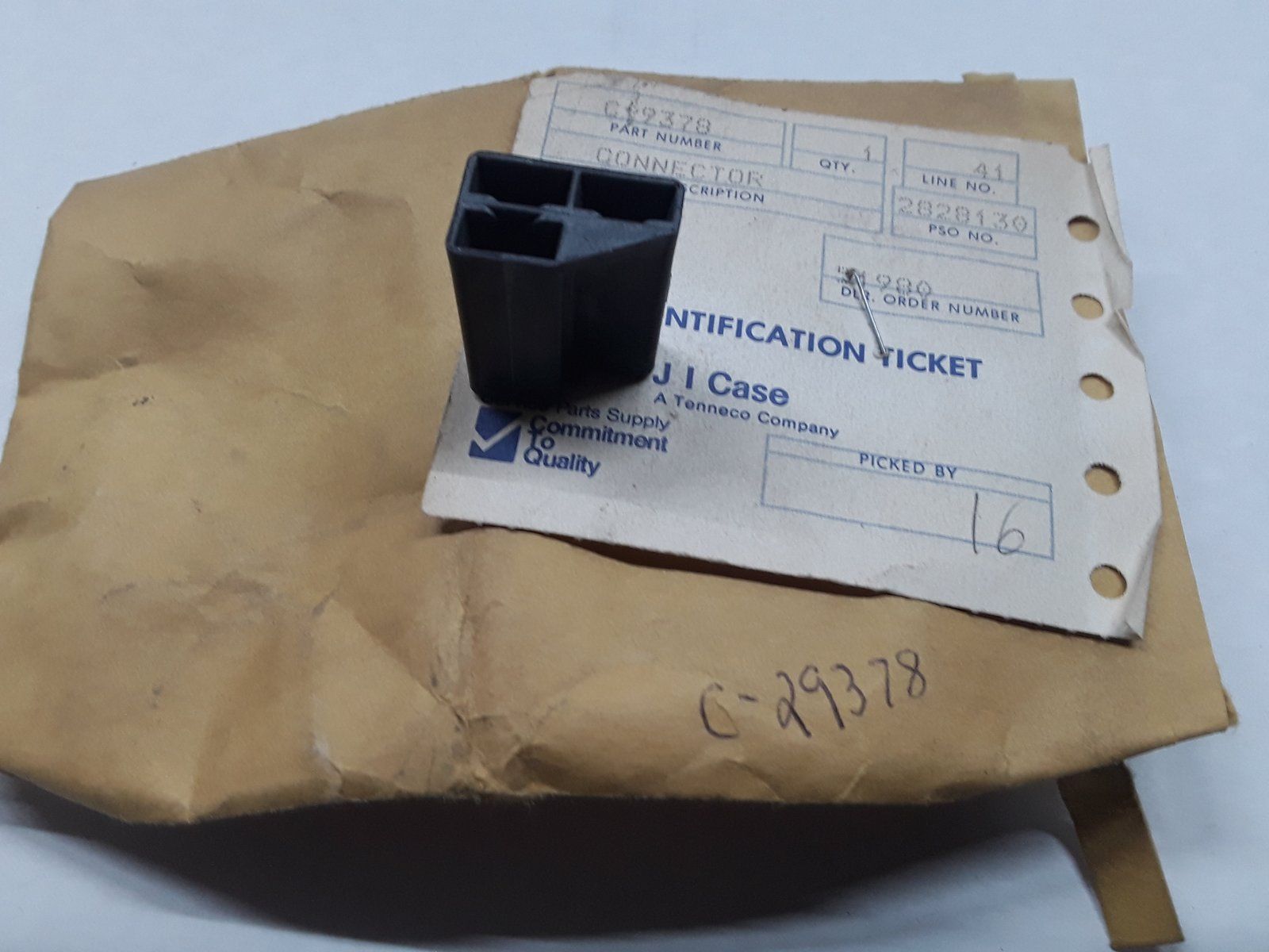 C29378 CONNECTOR 3 SPADE - Ingersoll/Case Tractor Part