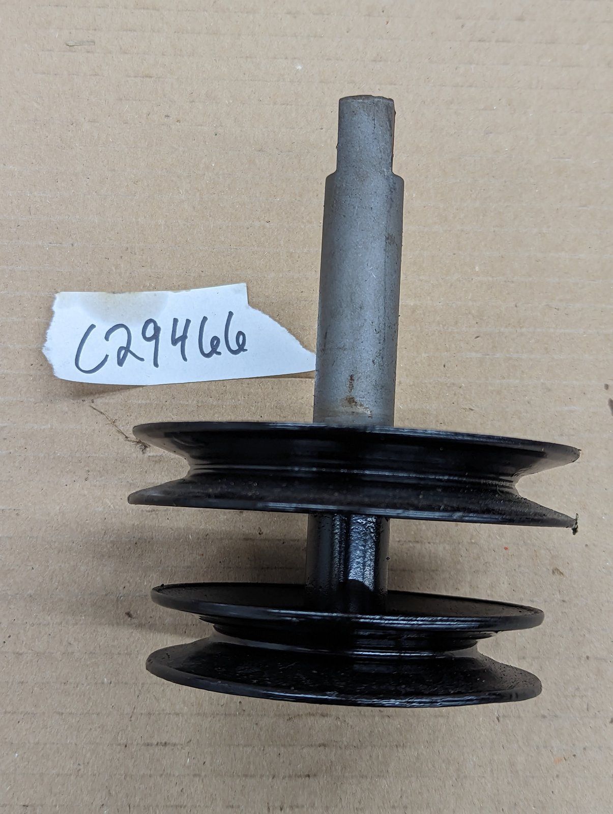 C29466 USED N42 CENTER SPINDLE C30123 - Ingersoll/Case Tractor Part