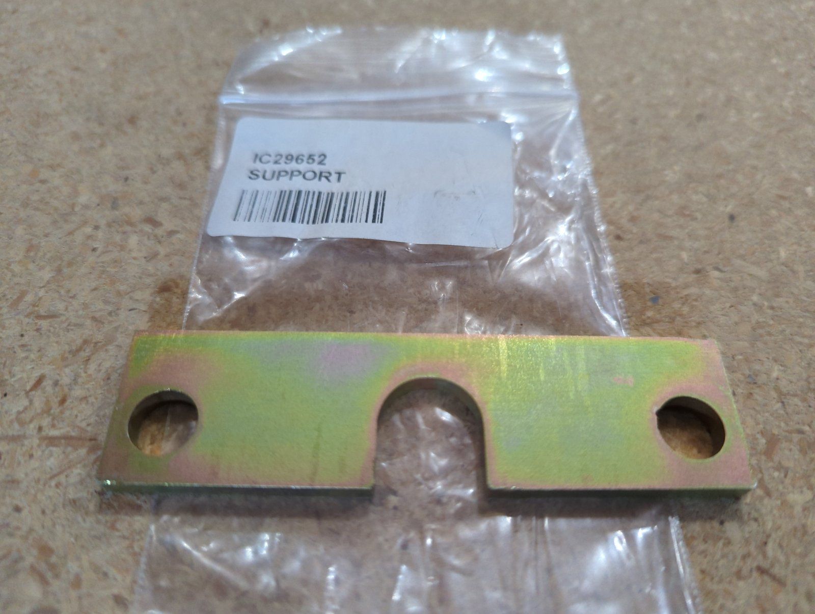 C29652 SUPPORT - LOCATOR (S) - Ingersoll/Case Tractor Part