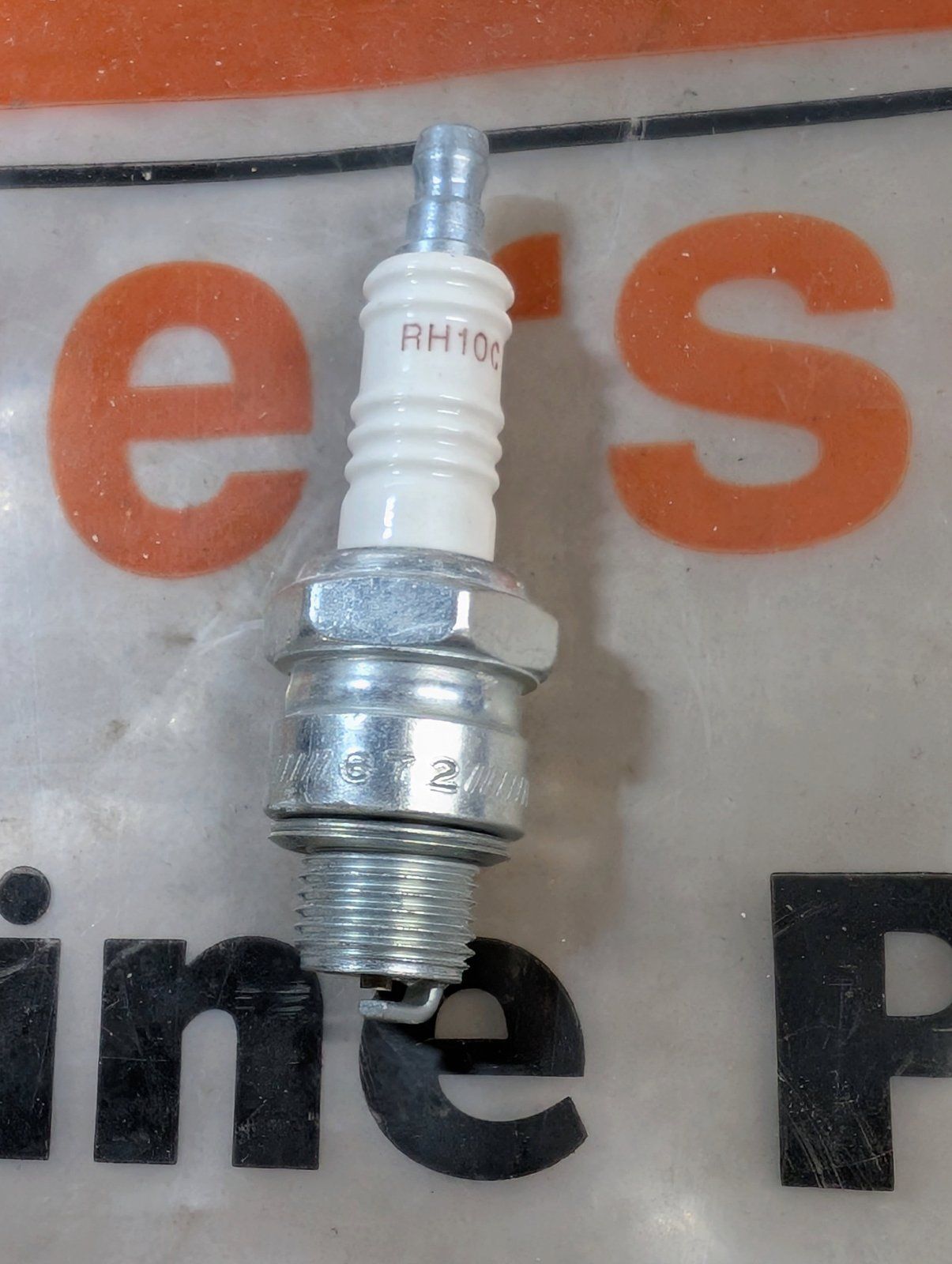 C29738 SPARK PLUG RH10C CHAMPION - Ingersoll/Case Tractor Part