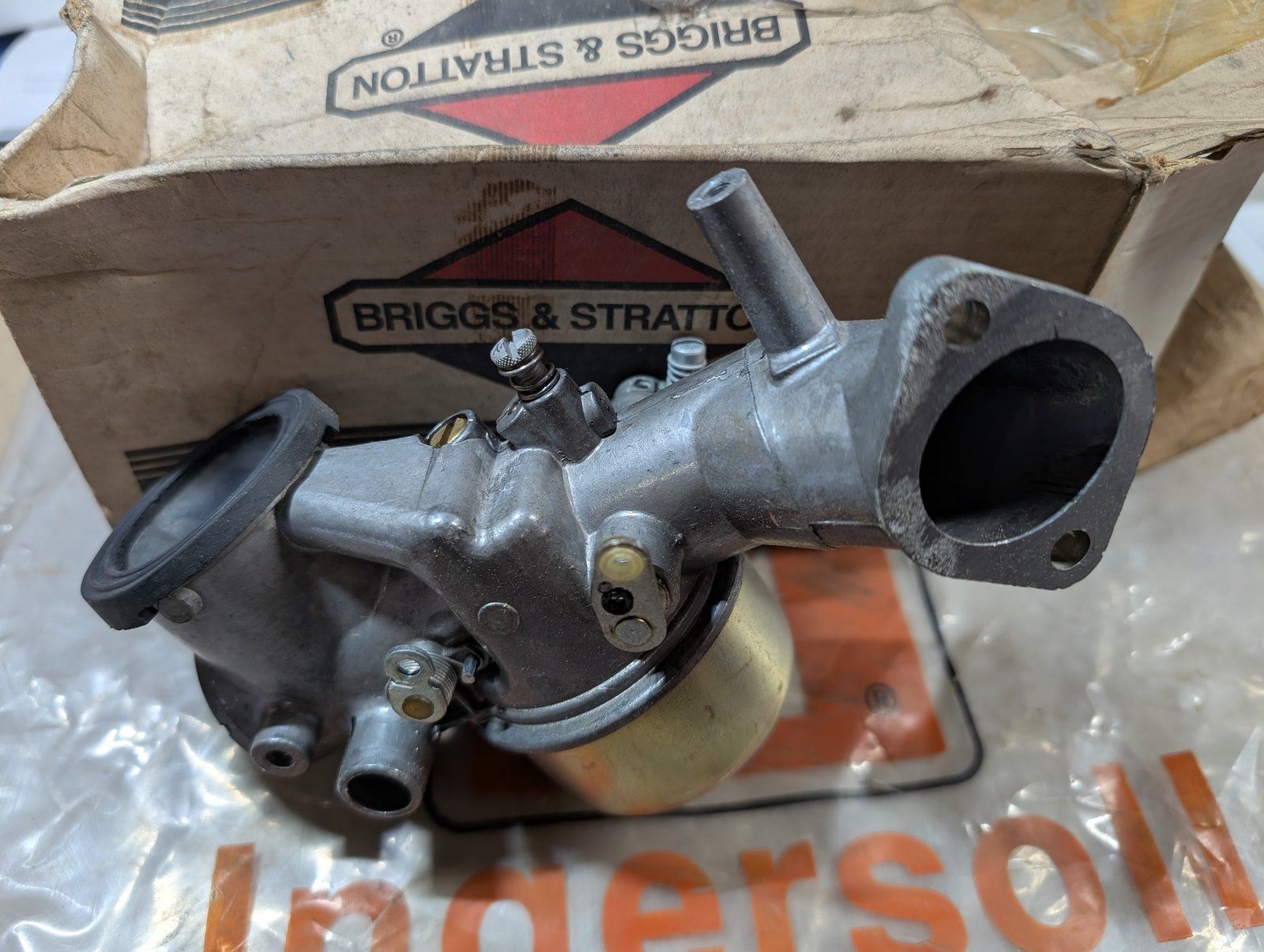 C29836 CARBURETOR ASSY BRIGGS 491026 - Ingersoll/Case Tractor Part