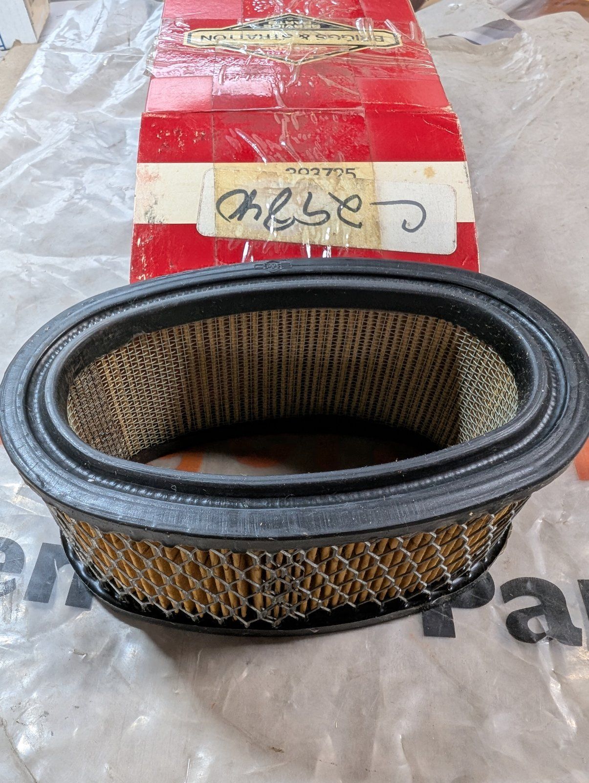 C29840 AIR FILTER ELEMENT BRIGGS 393725 - Ingersoll/Case Tractor Part
