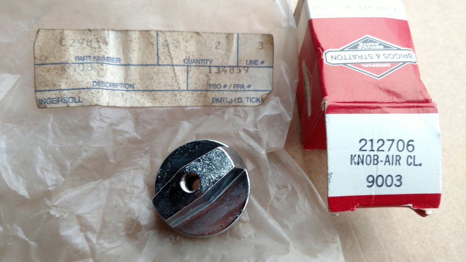 C29854 KNOB - AIR CLEANER B/S 493903 212706 - Ingersoll/Case Tractor Part