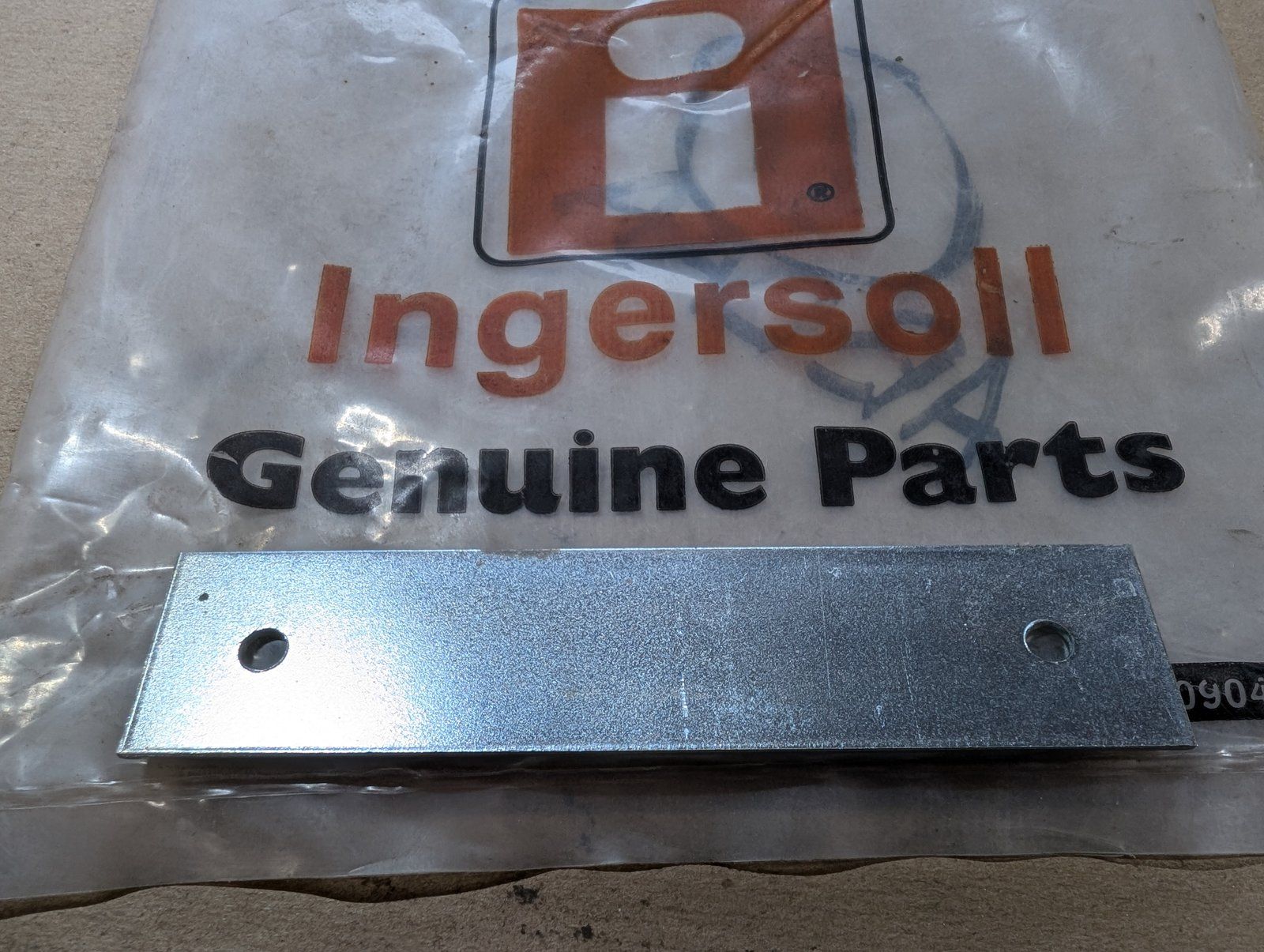 C29907 RETAINER SCREEN SHORT ZP - Ingersoll/Case Tractor Part