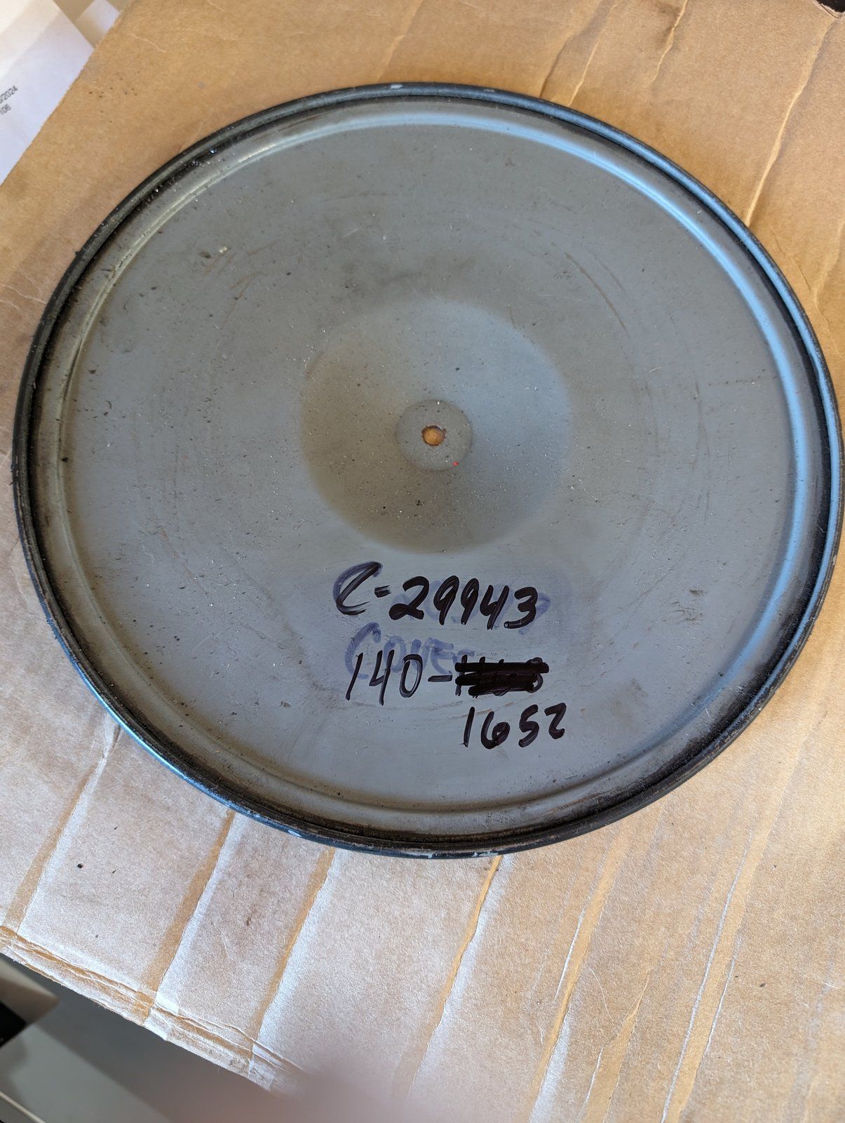 C29943 USED ONAN 140-1652 AIR CLEANER COVER - Ingersoll/Case Tractor Part