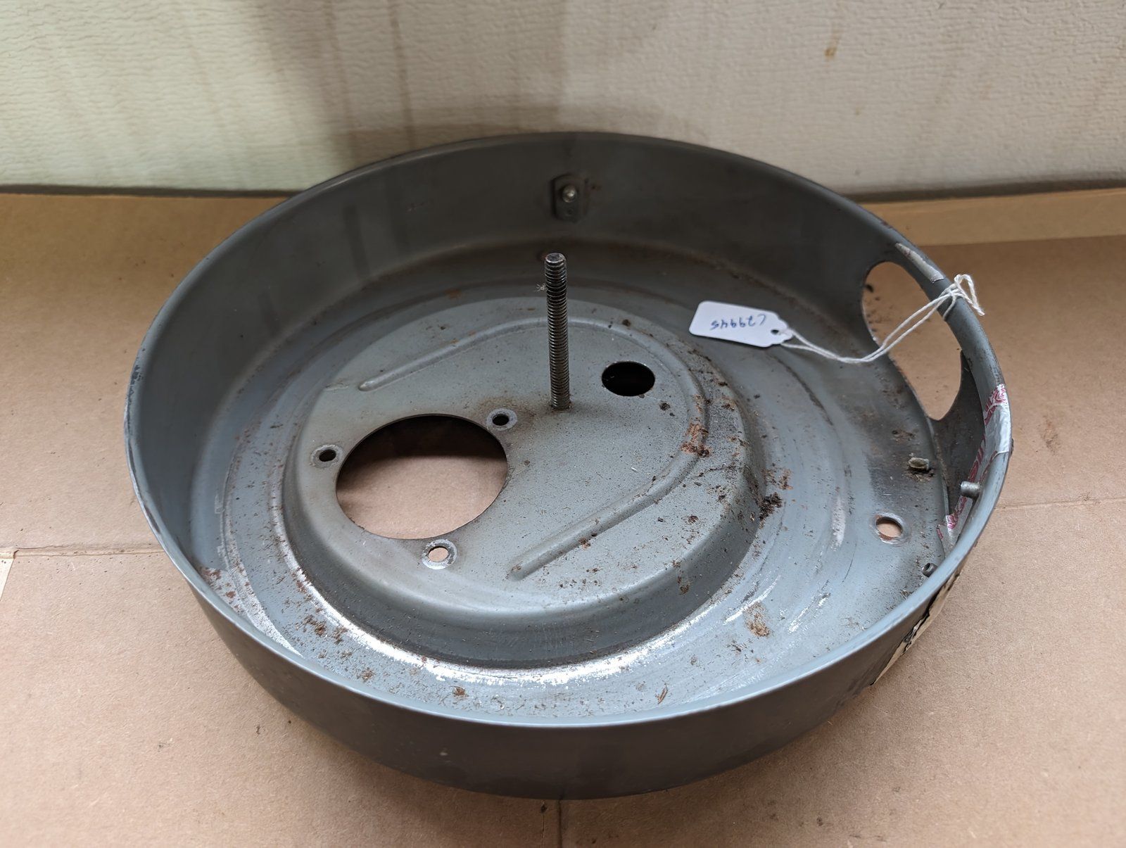 C29945 USED AIR CLEANER BASE HOUSING 140-1721 ONAN - Ingersoll/Case Tractor Part