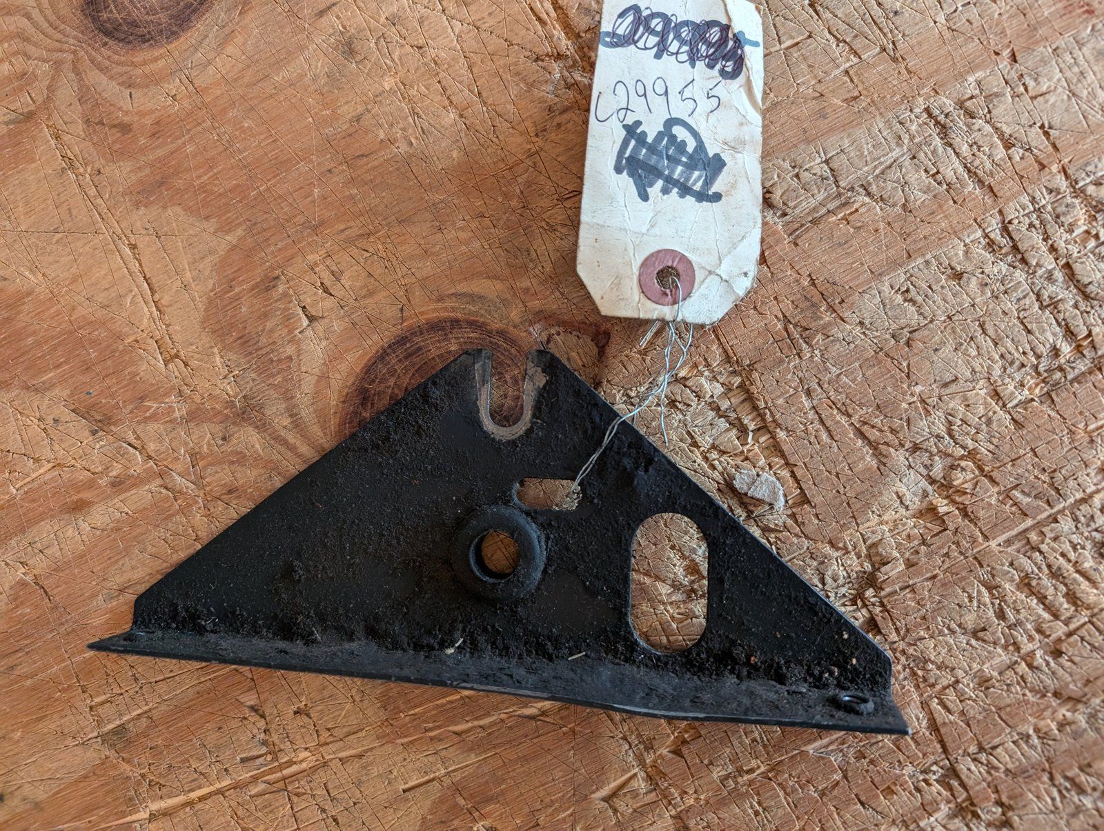 C29955 USED SUPPORT ONAN 140-1720 - Ingersoll/Case Tractor Part