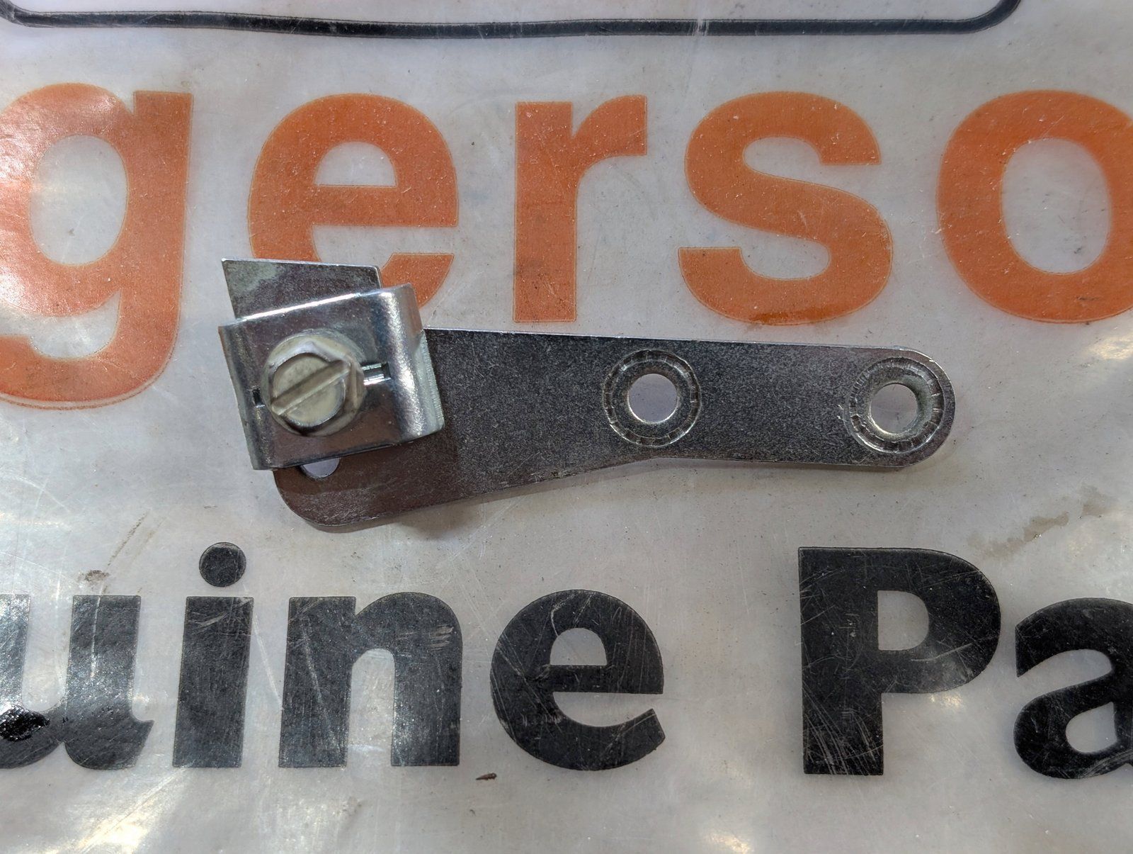 C29957 ONAN 153-0686-02 BRACKET C29506 153-0514 CLAMP 187-1511 SCREW - Ingersoll/Case Tractor Part