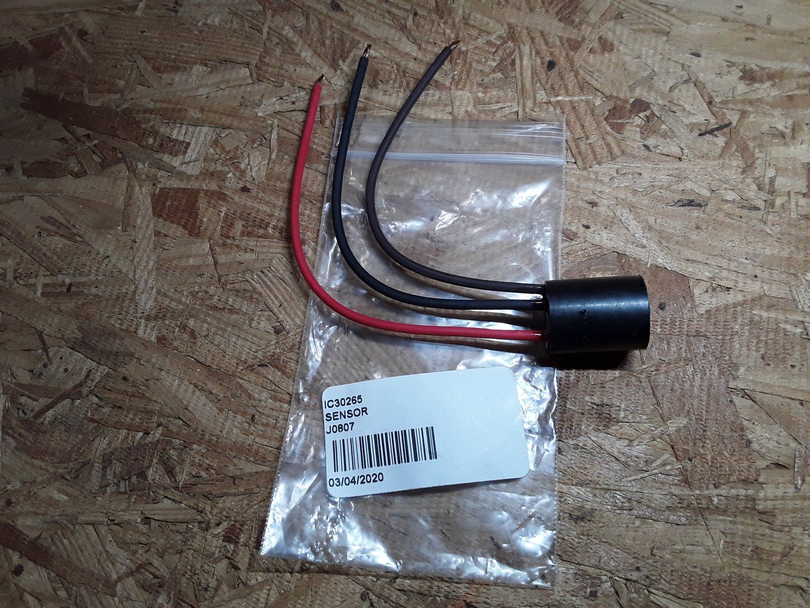 C30265 SENSOR - VOLTAGE - Ingersoll/Case Tractor Part