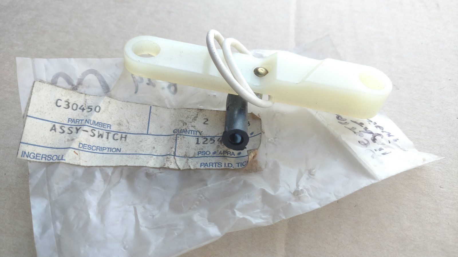 C30450 SWITCH - NEUTRAL LIGHT INDICATOR - Ingersoll/Case Tractor Part