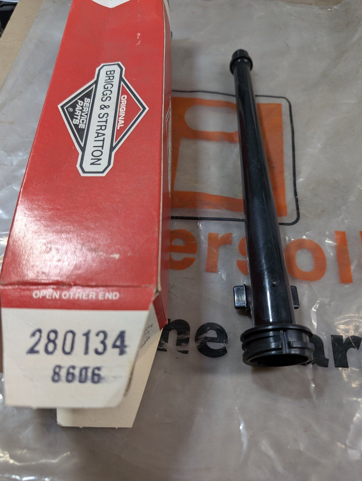 C30457 TUBE OIL FILLER BRIGGS 280134 - Ingersoll/Case Tractor Part