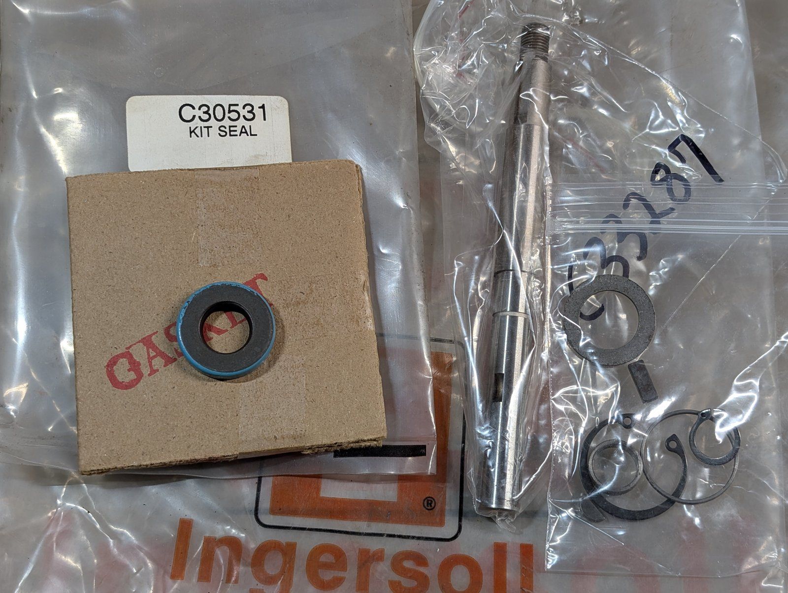 C30531 SEAL / SHAFT REPAIR KIT HVFB HVFC C33107 C33108 - Ingersoll/Case Tractor Part