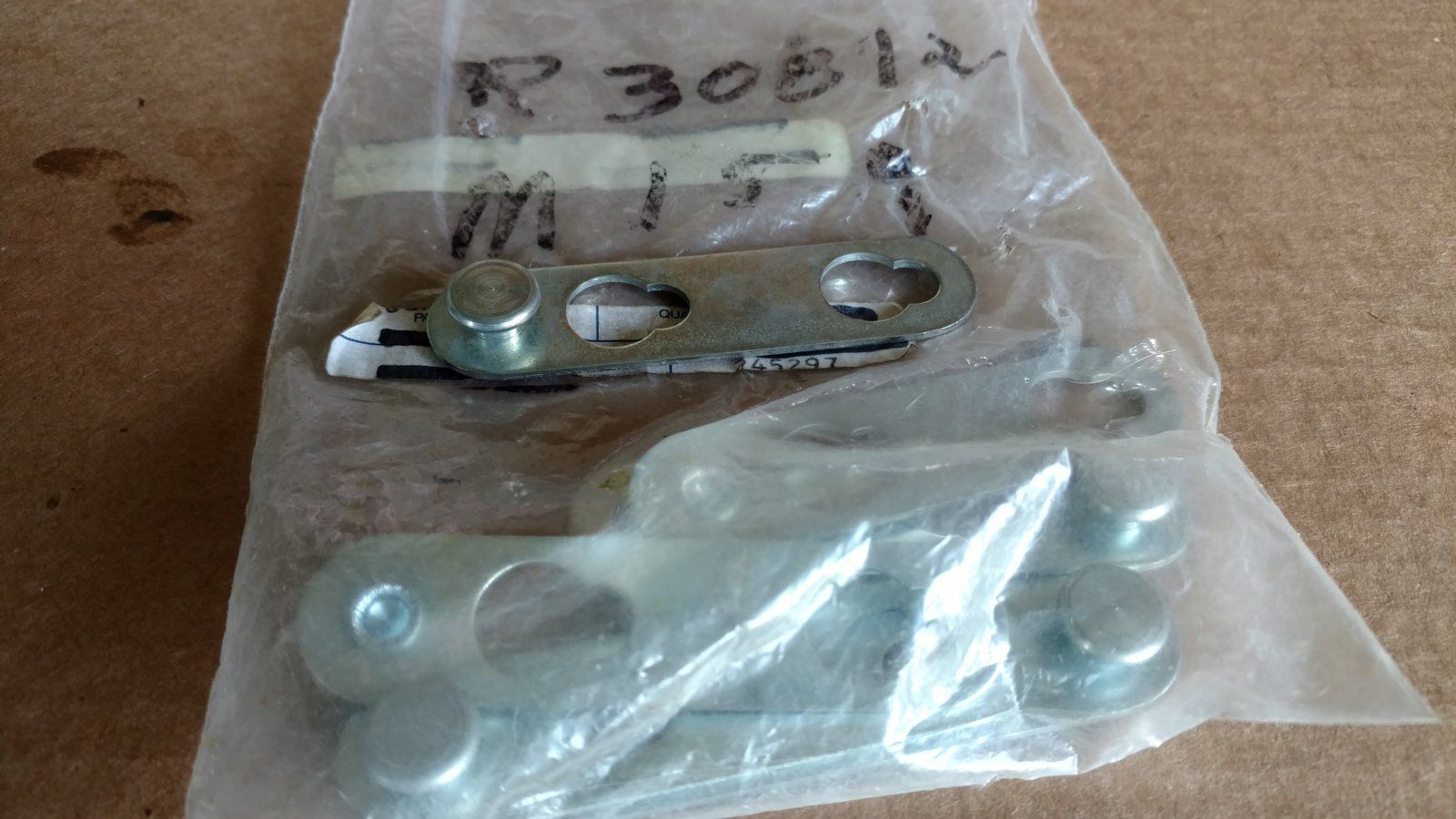 C30812 SPRING-EXTENSION LATCH ***NAP/OBS*092200*** - Ingersoll/Case Tractor Part