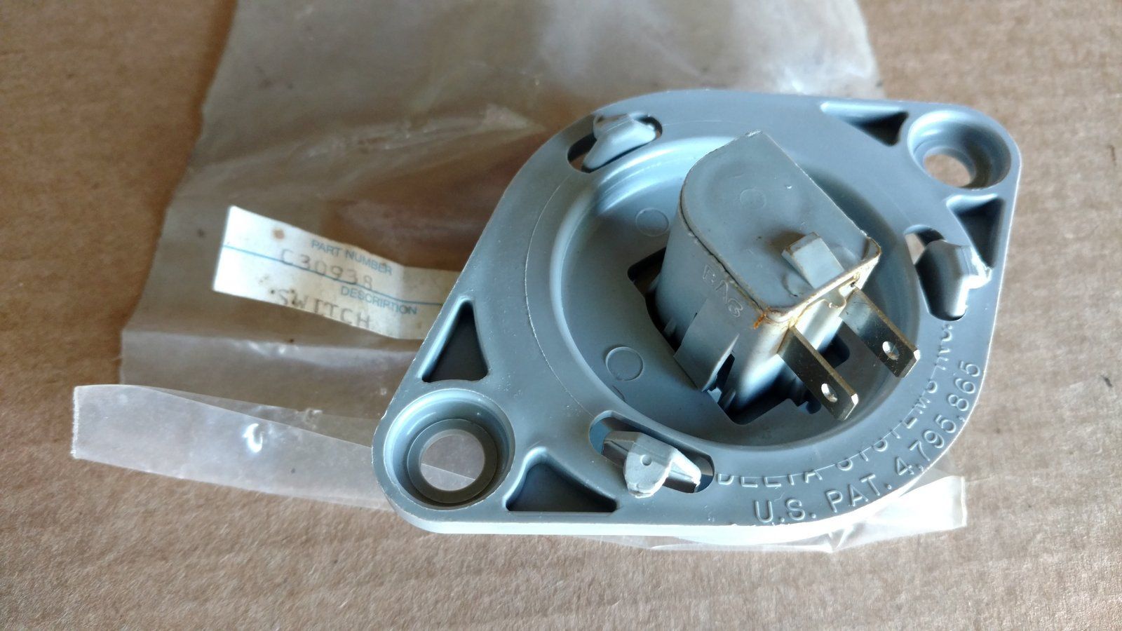 C30938 SEAT SWITCH (NORMALLY CLOSED) - Ingersoll/Case Tractor Part
