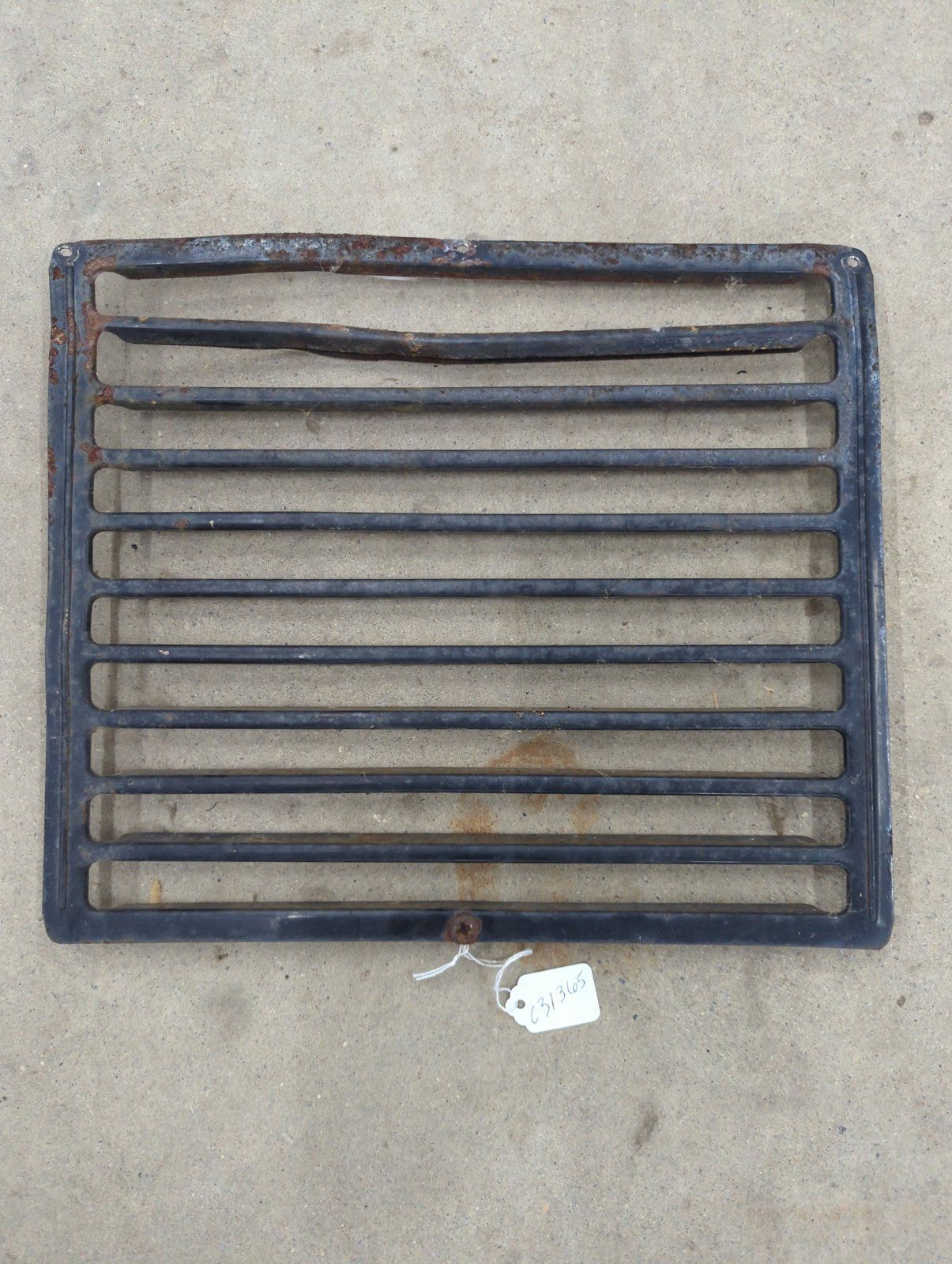 C31365 USED GRILLE INSERT C45043 - Ingersoll/Case Tractor Part