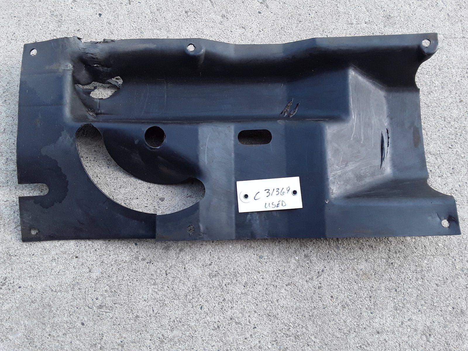 C31369 USED BELLY PAN - MANUAL STEERING MODELS - Ingersoll/Case Tractor Part