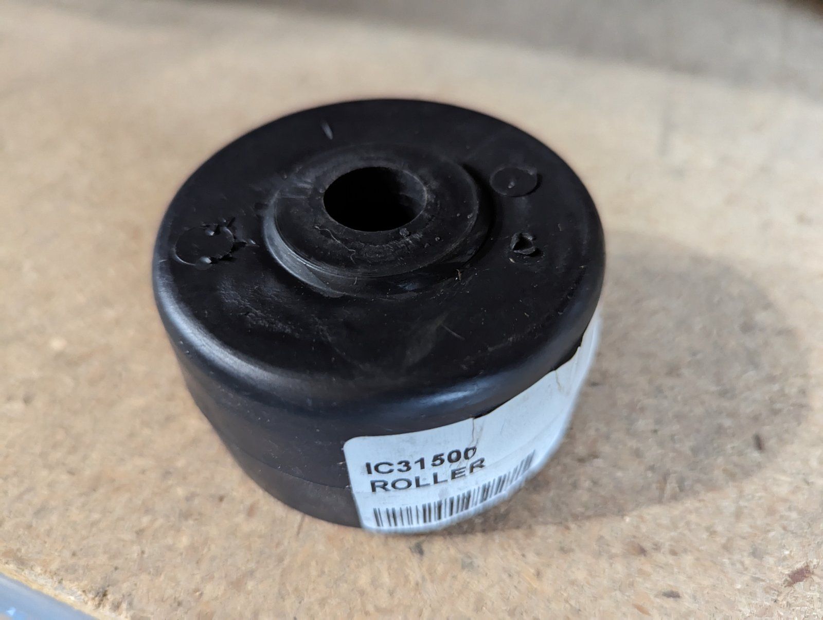 C31500 ROLLER-ANTI-SCALP 3.0 x 1.8 - Ingersoll/Case Tractor Part