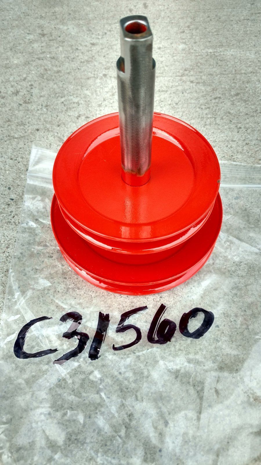C31560 SPINDLE - CENTER RM48 - Ingersoll/Case Tractor Part