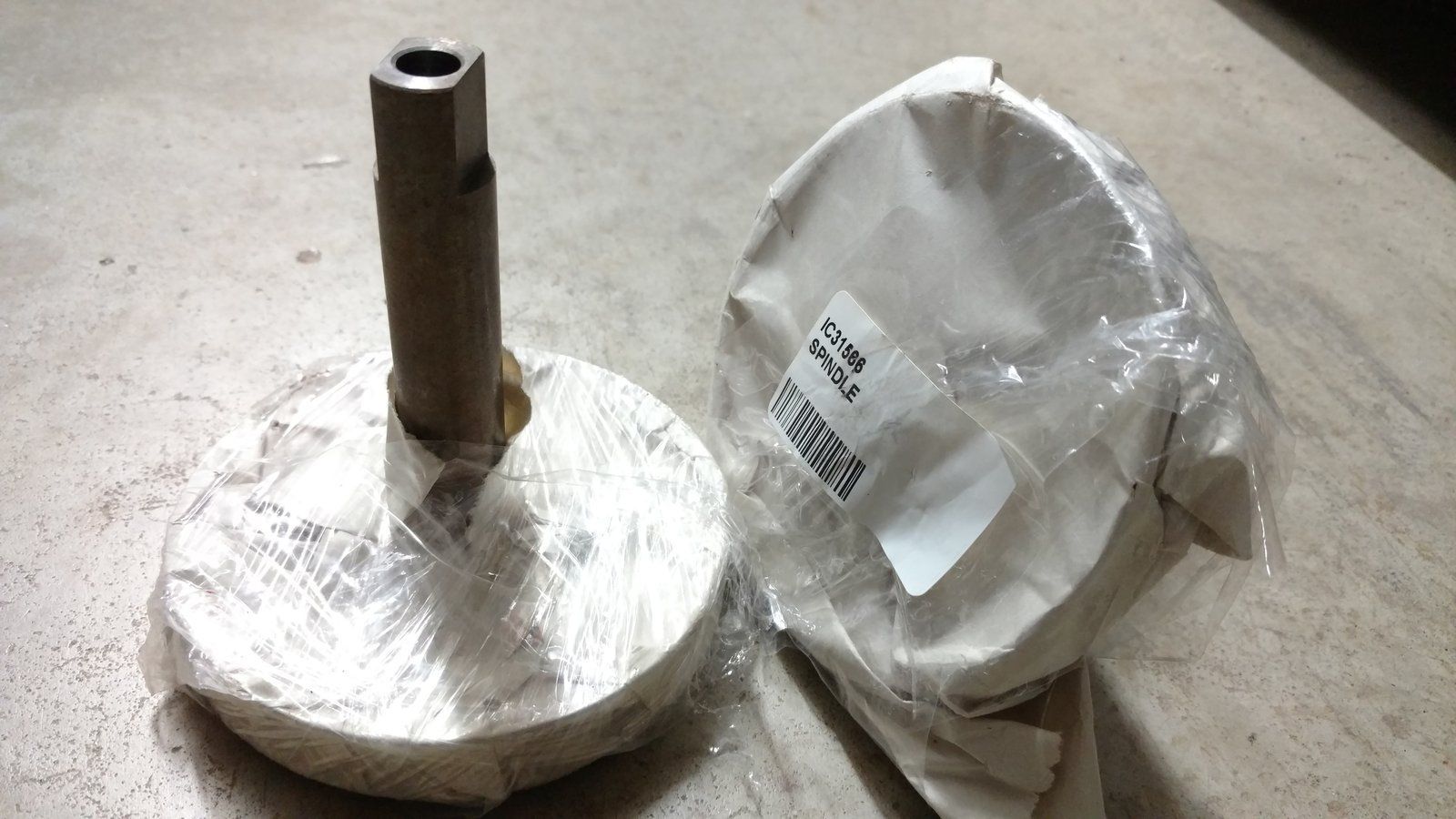 C31566 SPINDLE - OUTBOARD RM38 RM44 RM48 - Ingersoll/Case Tractor Part