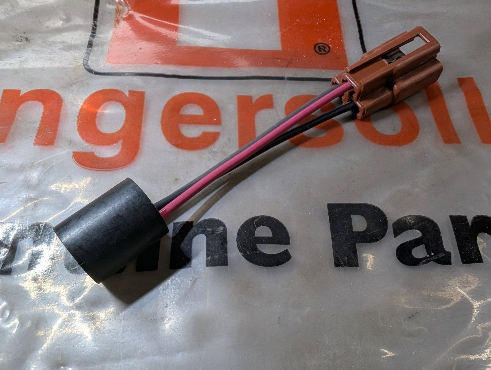 C31617 SENSOR - VOLTAGE - Ingersoll/Case Tractor Part