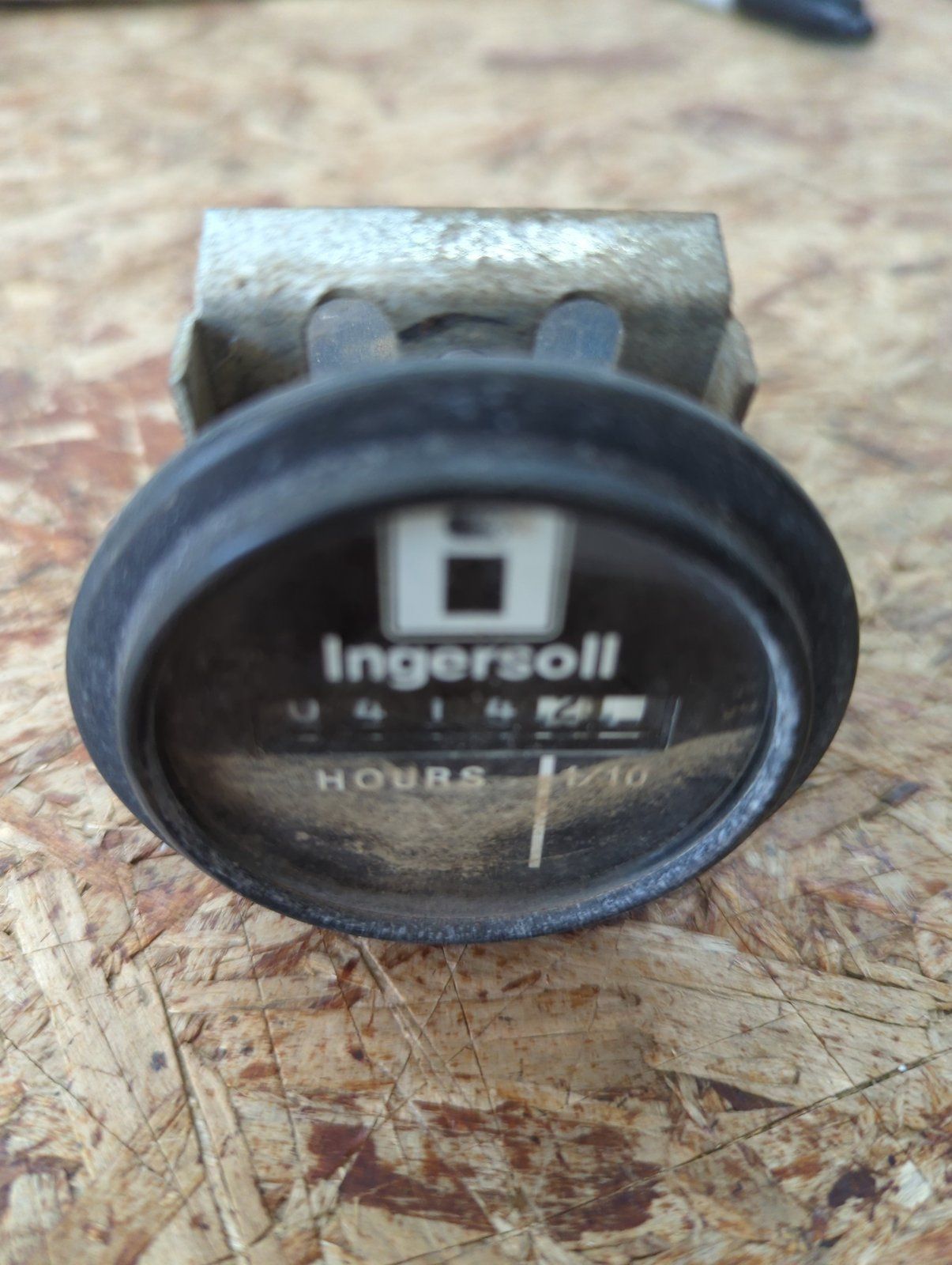 C31623 USED HOUR METER - Ingersoll/Case Tractor Part