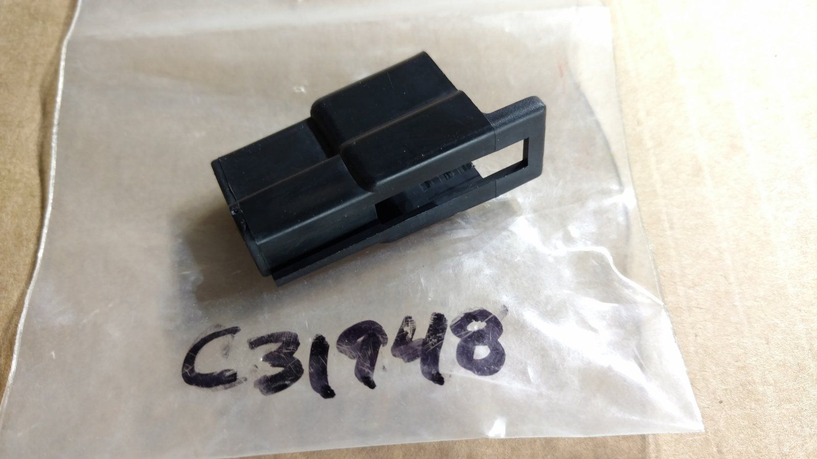 C31948 CONNECTOR - MALE - 2 WAY - Ingersoll/Case Tractor Part