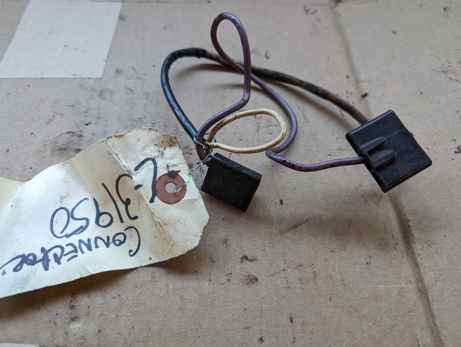 C31950 USED KOHLER M14 WIRE HARNESS CONNECTOR - Ingersoll/Case Tractor Part