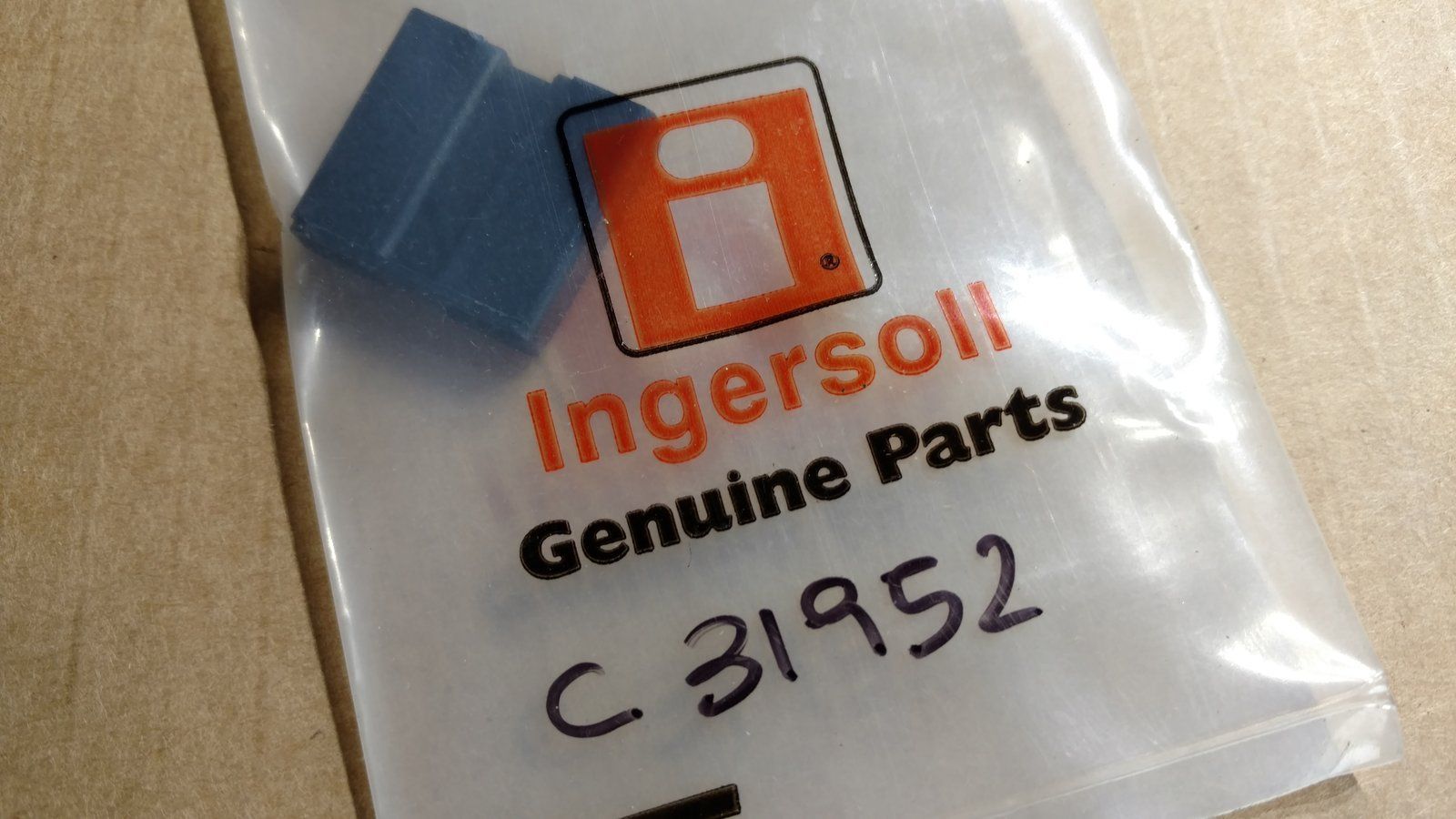 C31952 CONNECTOR - 2 WAY FEMALE - Ingersoll/Case Tractor Part