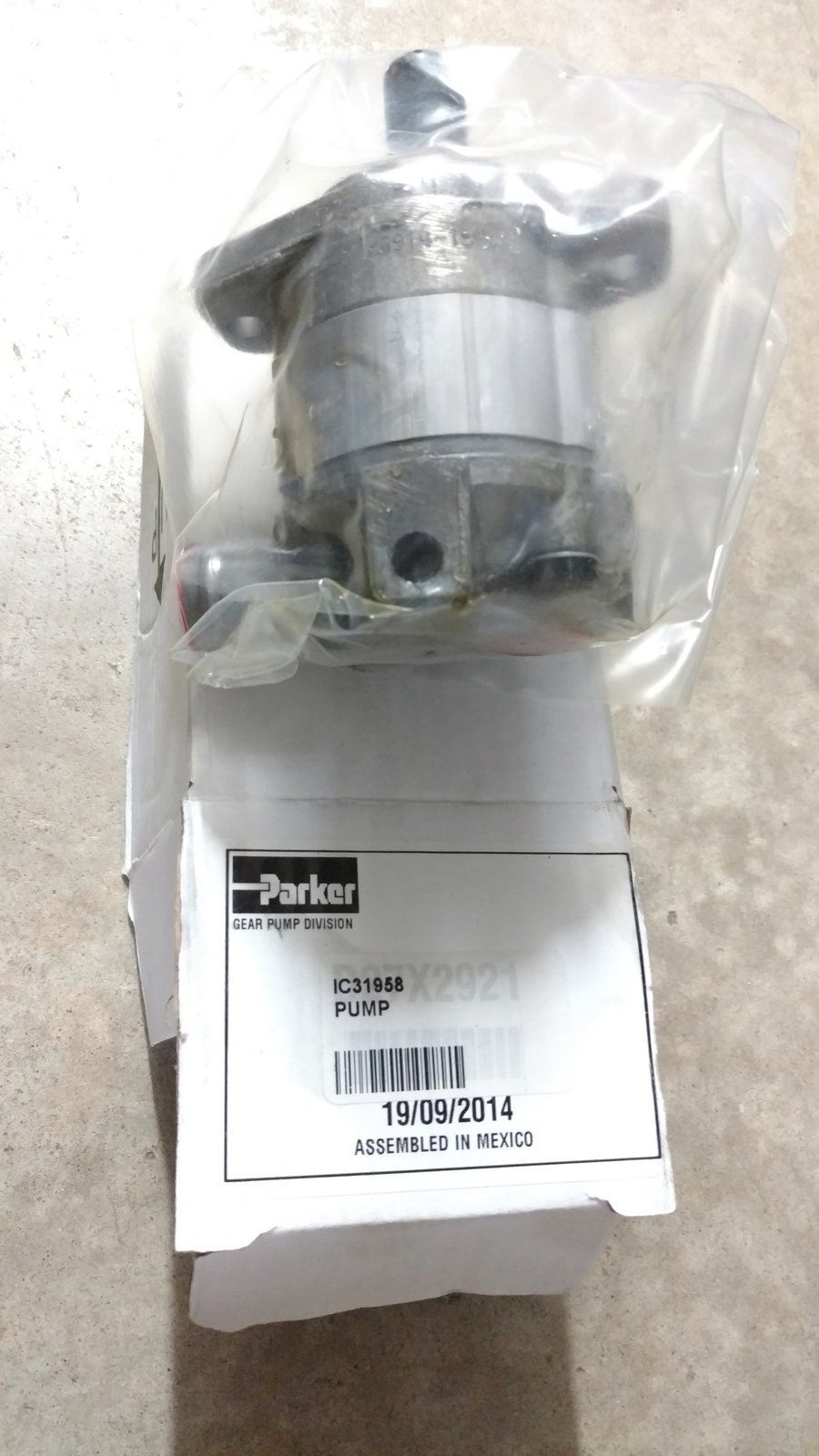 C31958 HYDRAULIC PUMP C31429 D27X2921 - Ingersoll/Case Tractor Part