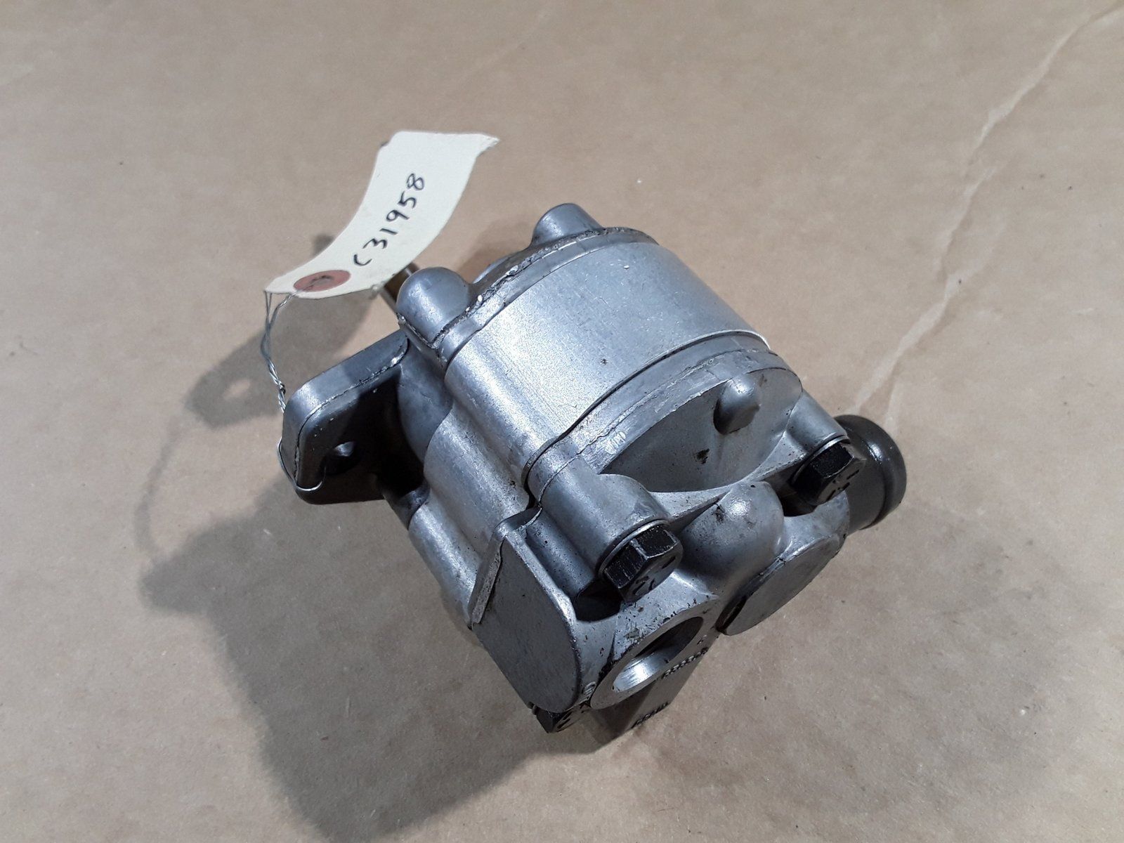 C31958 USED HYD PUMP 1/2