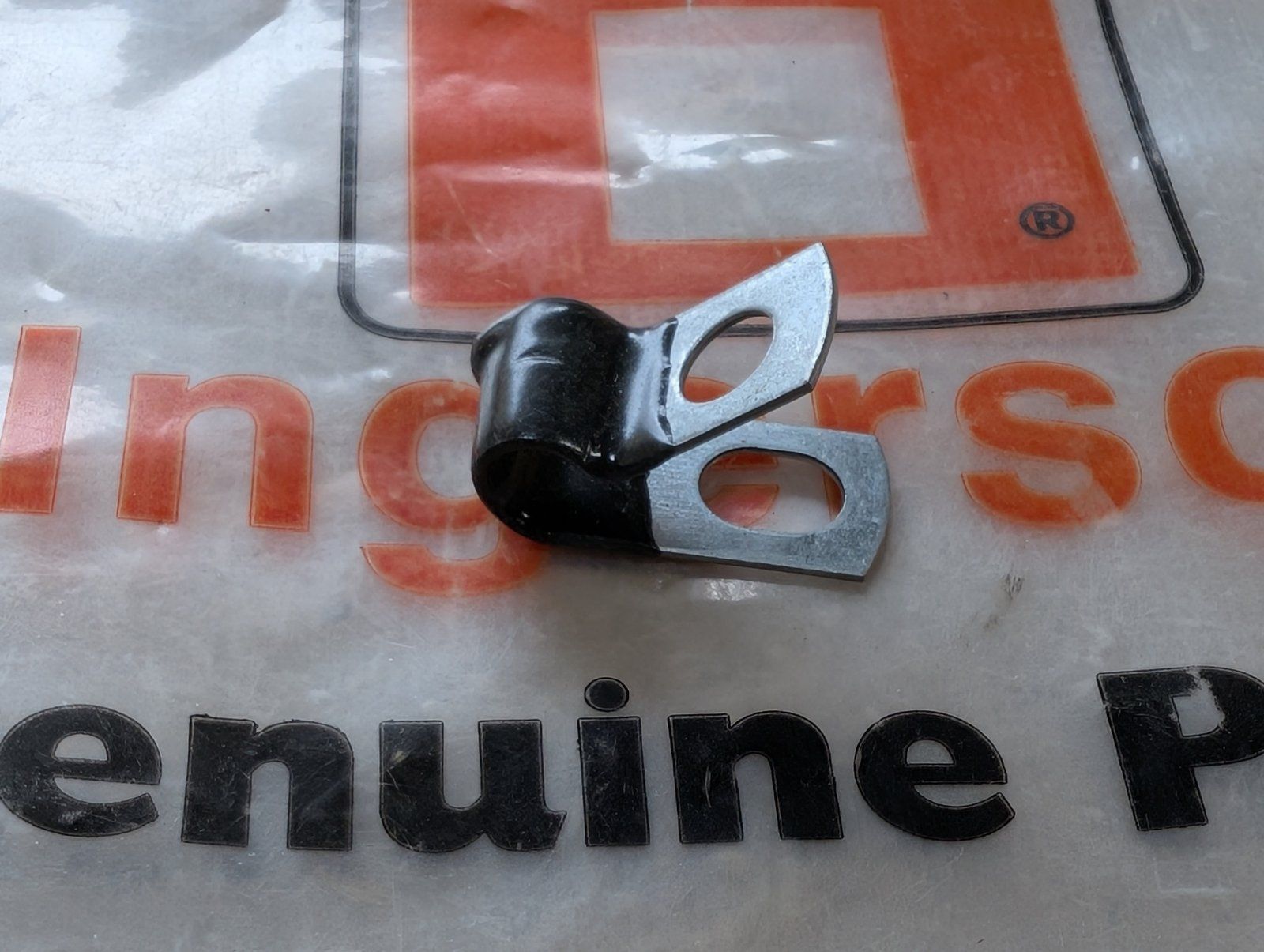 C31977 CLIP .18 DIA W/VINYL - Ingersoll/Case Tractor Part