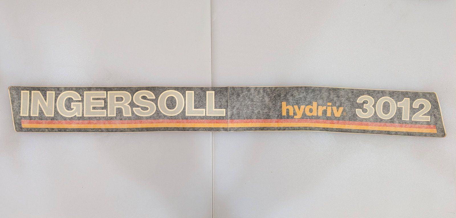 C31998 DECAL - HOOD LH 3012 - Ingersoll/Case Tractor Part