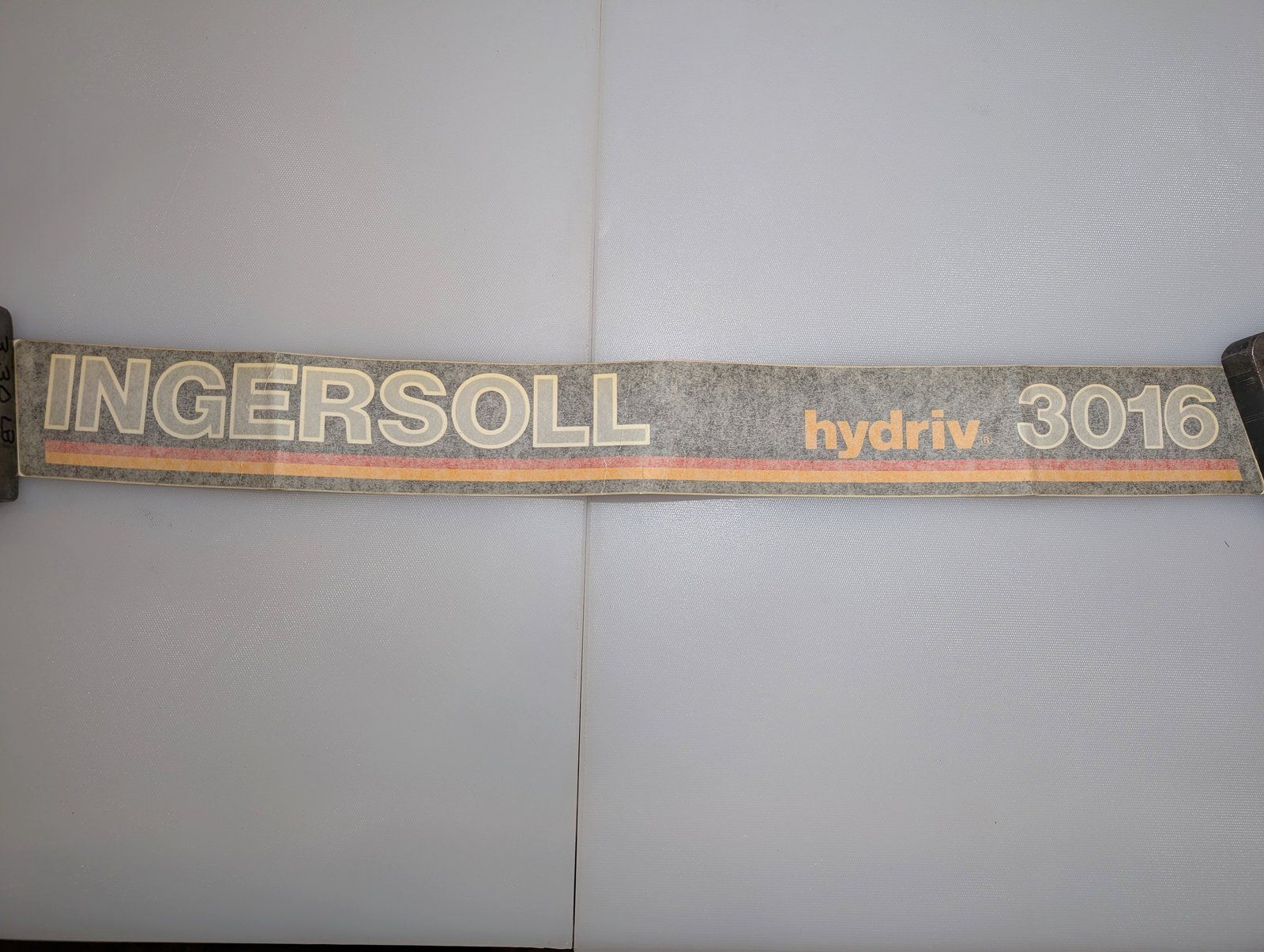 C32004 DECAL - HOOD SIDE LH 3016 - Ingersoll/Case Tractor Part