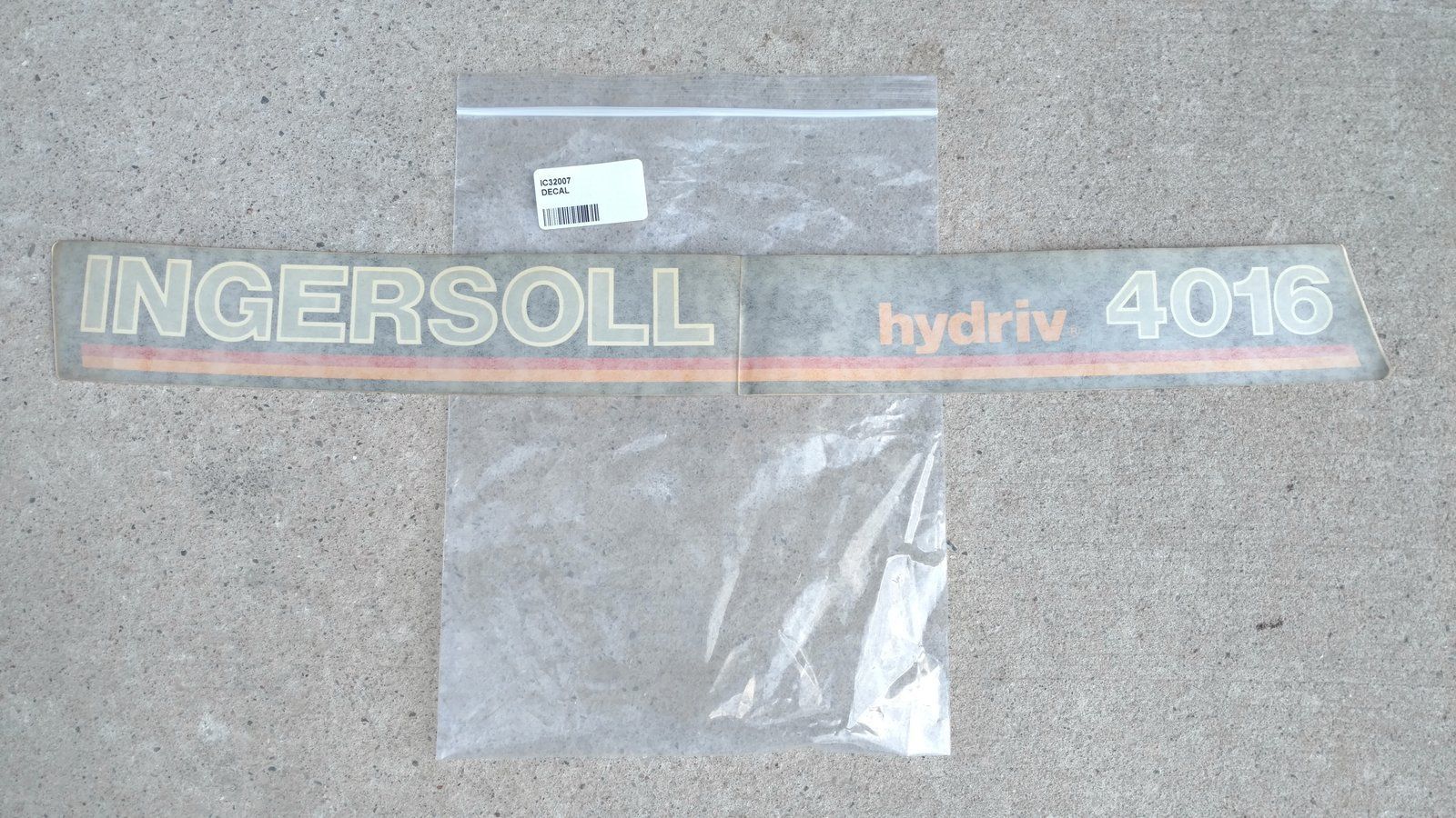 C32007 DECAL - 4016 HOOD LH - Ingersoll/Case Tractor Part