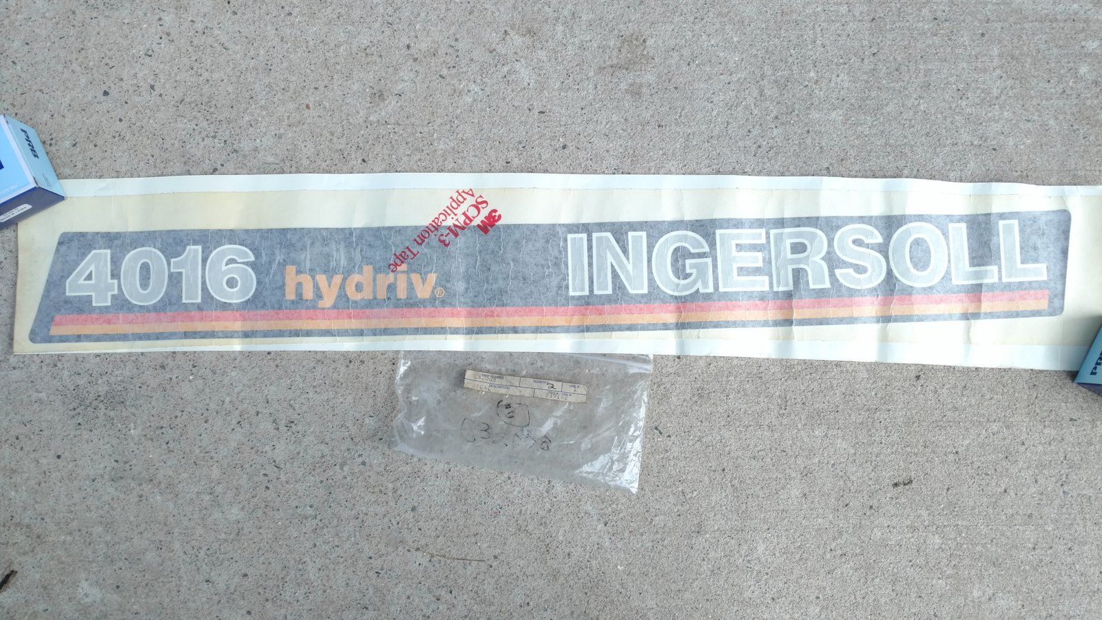 C32008 DECAL HOOD 4016 RH SIDE - Ingersoll/Case Tractor Part