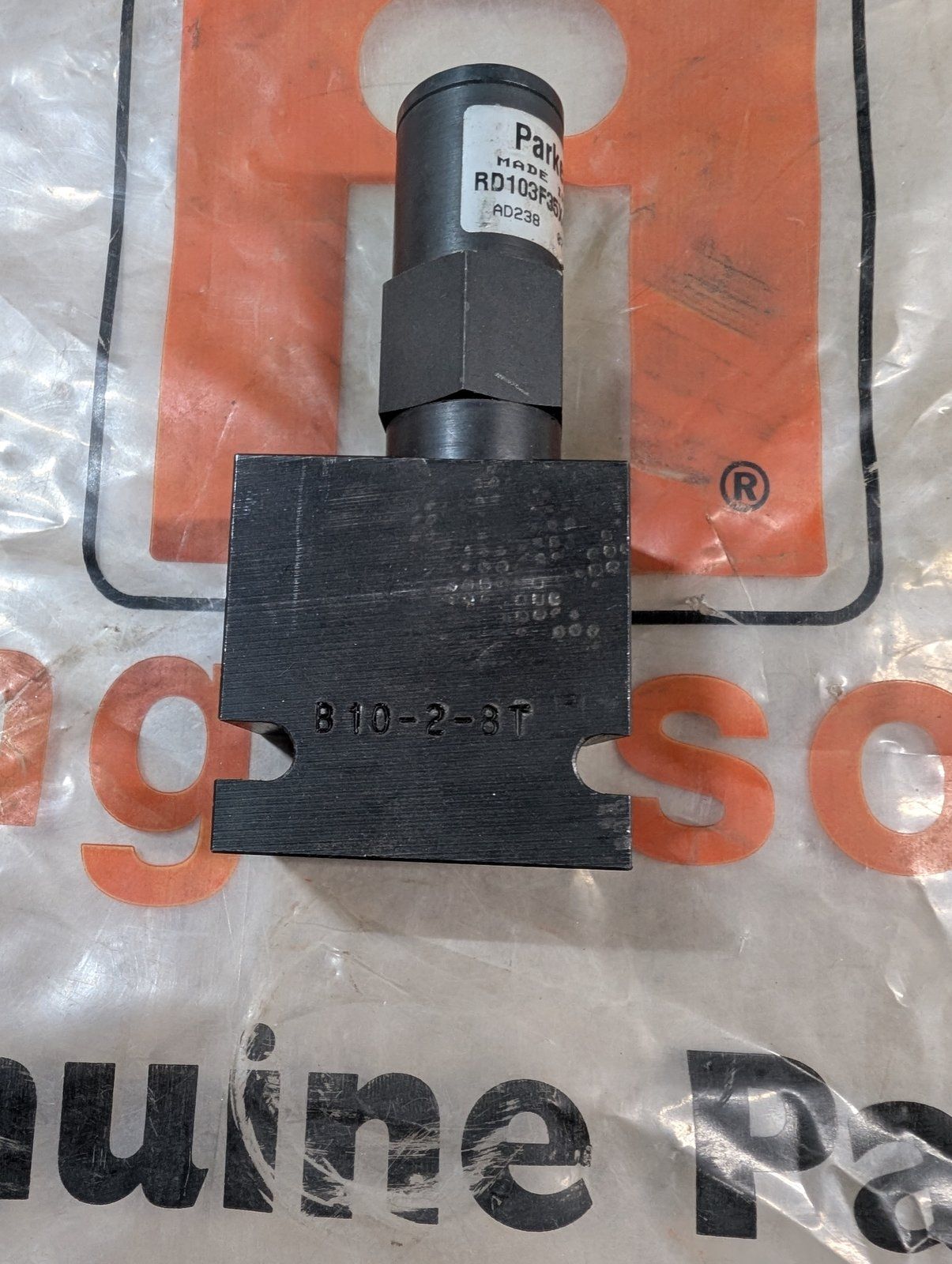 C32117 VALVE ASSY RELIEF 6018 - Ingersoll/Case Tractor Part