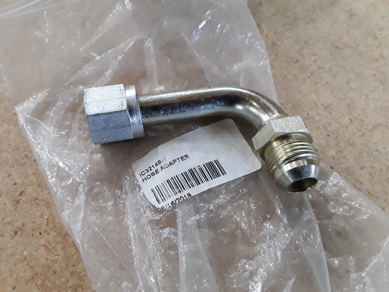 C32149-1 HOSE ADAPTER - Ingersoll/Case Tractor Part