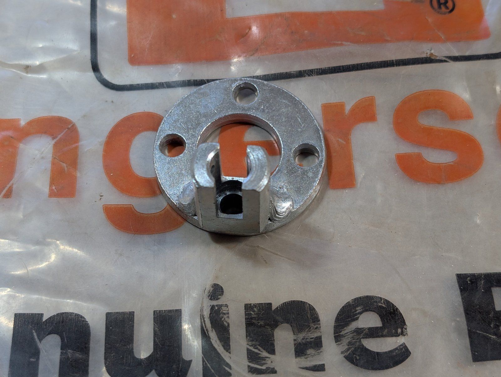 C32156 BRACKET PTO HANDLE - Ingersoll/Case Tractor Part