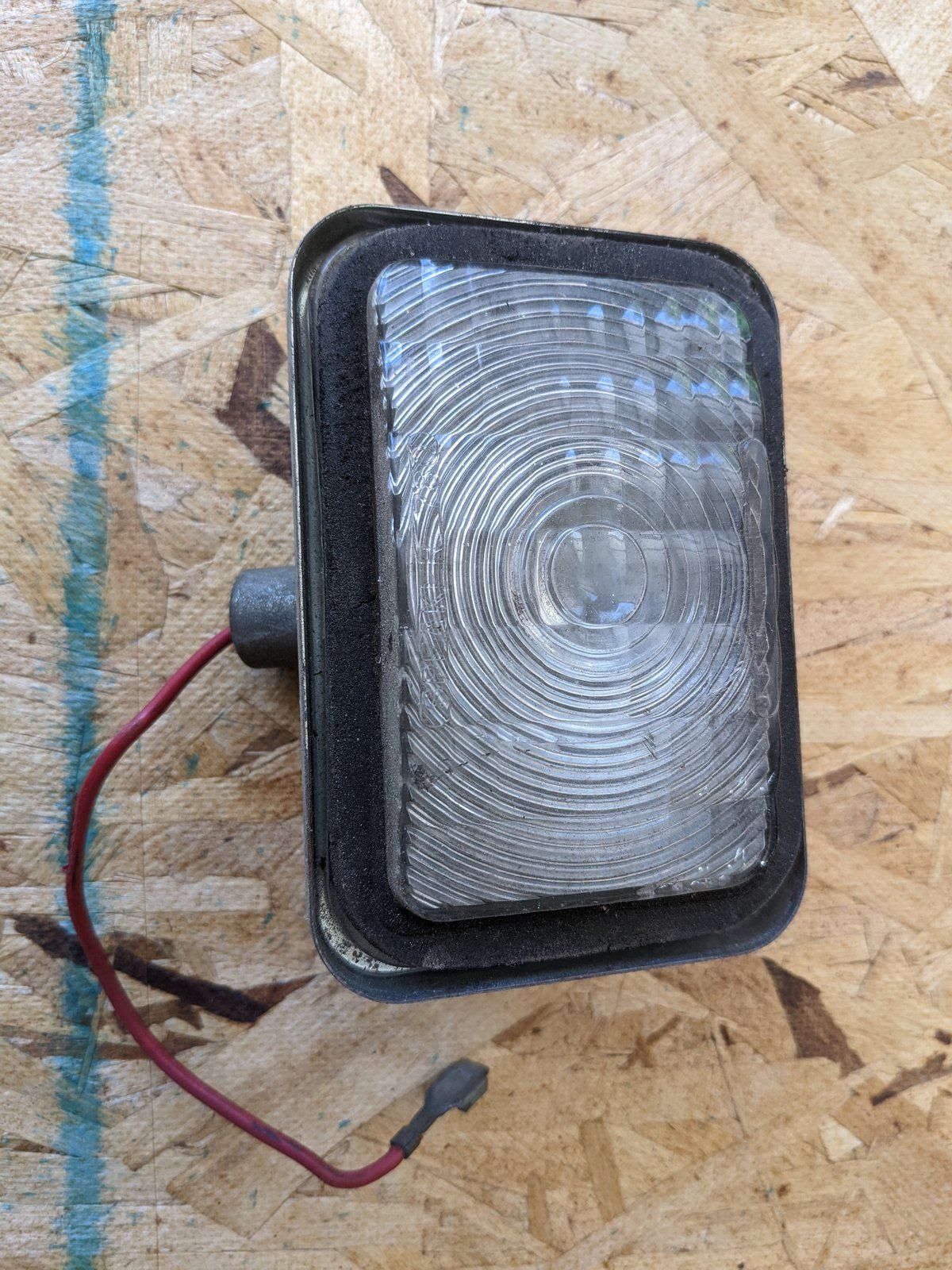 C32178 USED HEADLIGHT ASSEMBLY - Ingersoll/Case Tractor Part