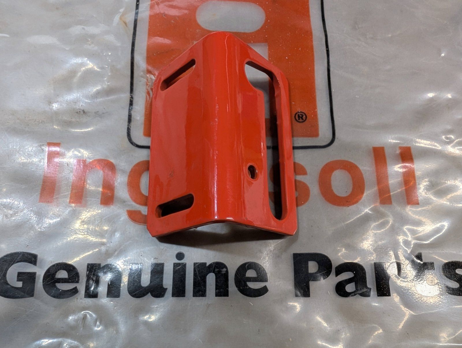 C32211 BRACKET - PTO HANDLE GUIDE - Ingersoll/Case Tractor Part