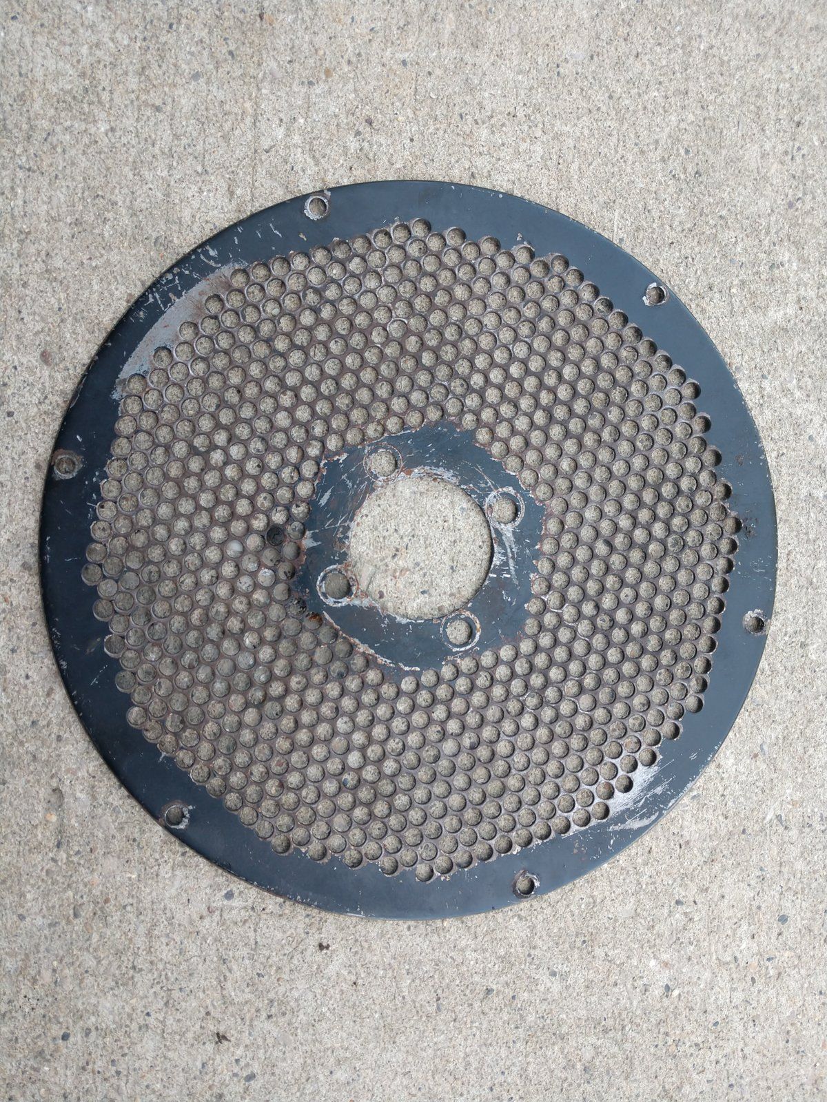 C32287 USED ONAN FLYWHEEL SCREEN 134-4553-50 - Ingersoll/Case Tractor Part