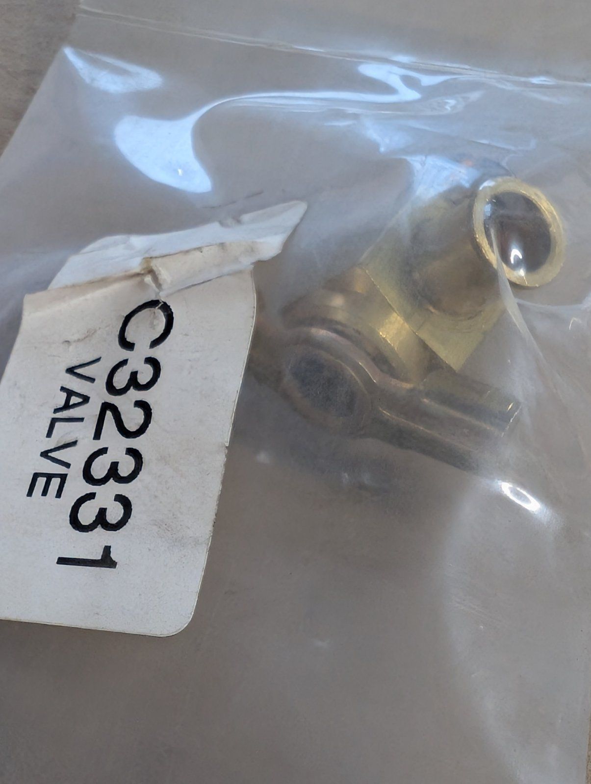 C32331 VALVE - OIL DRAIN - Ingersoll/Case Tractor Part