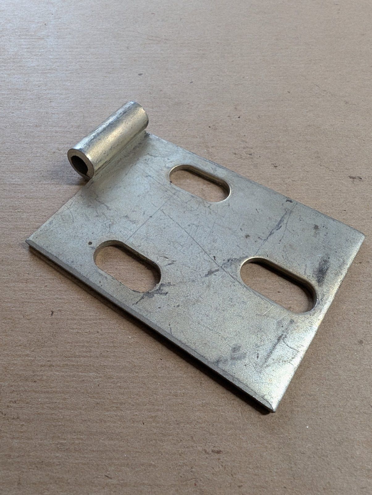 C32374 PLATE CHUTE HANGER - Ingersoll/Case Tractor Part