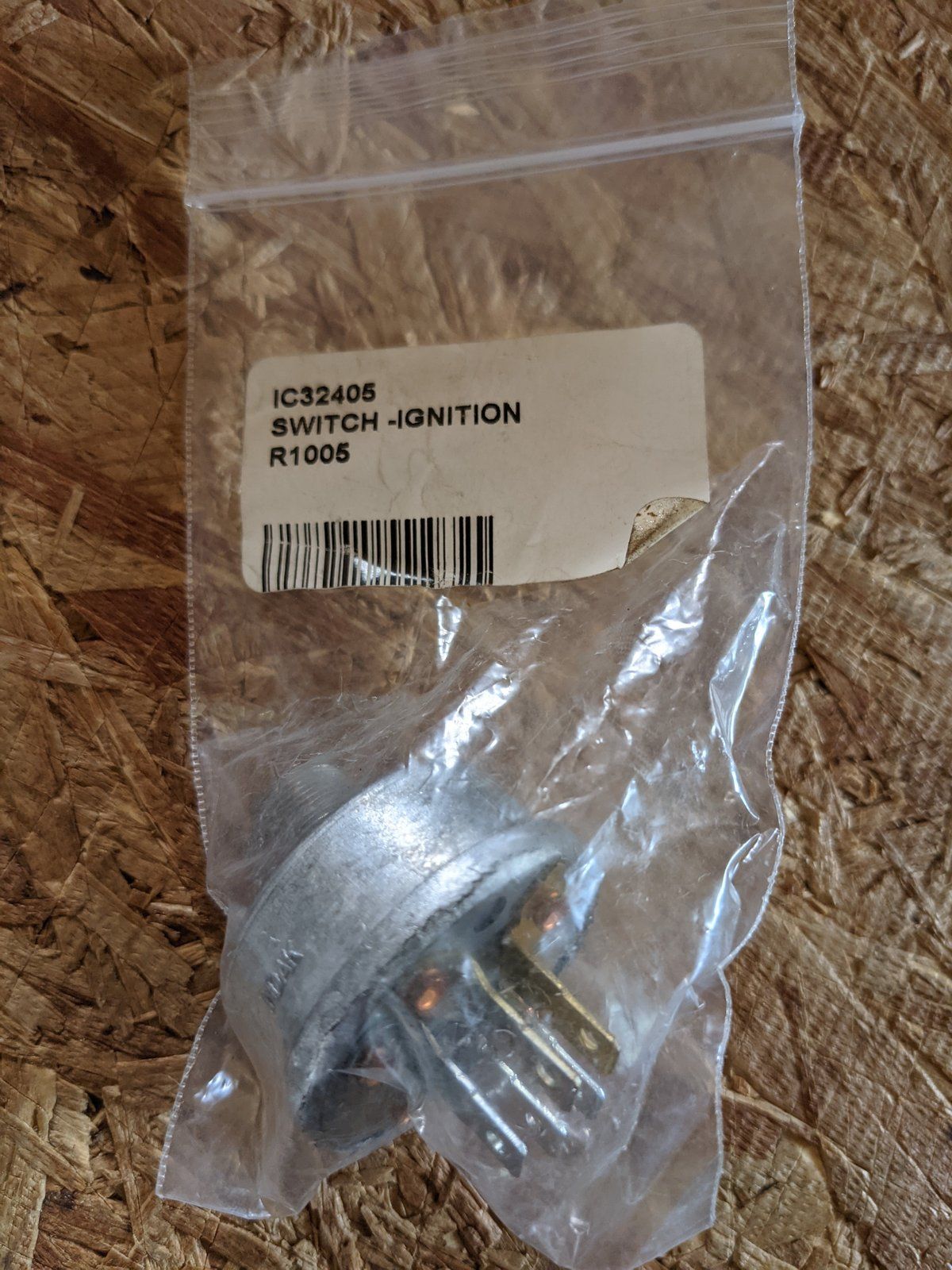 C32405 SWITCH - IGNITION C35018 - Ingersoll/Case Tractor Part