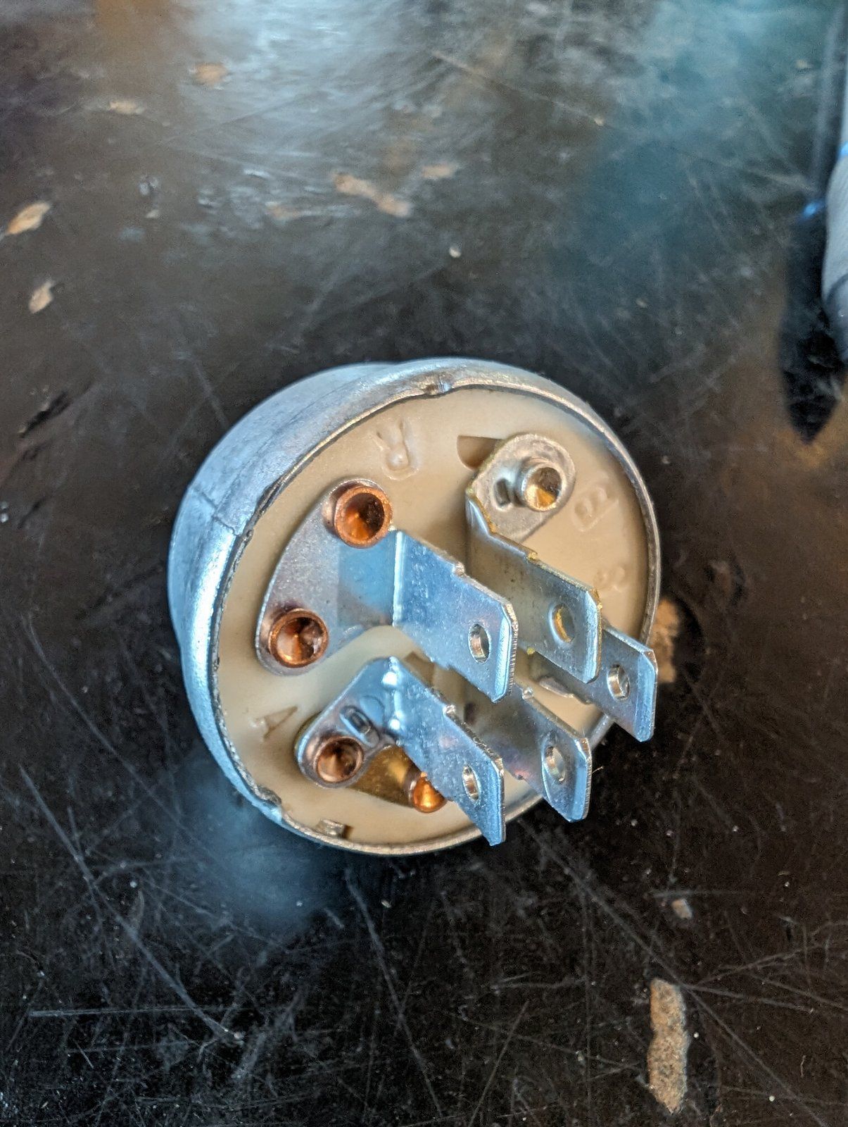 C32406 IGNITION SWITCH ONAN 3000 4000 - Ingersoll/Case Tractor Part