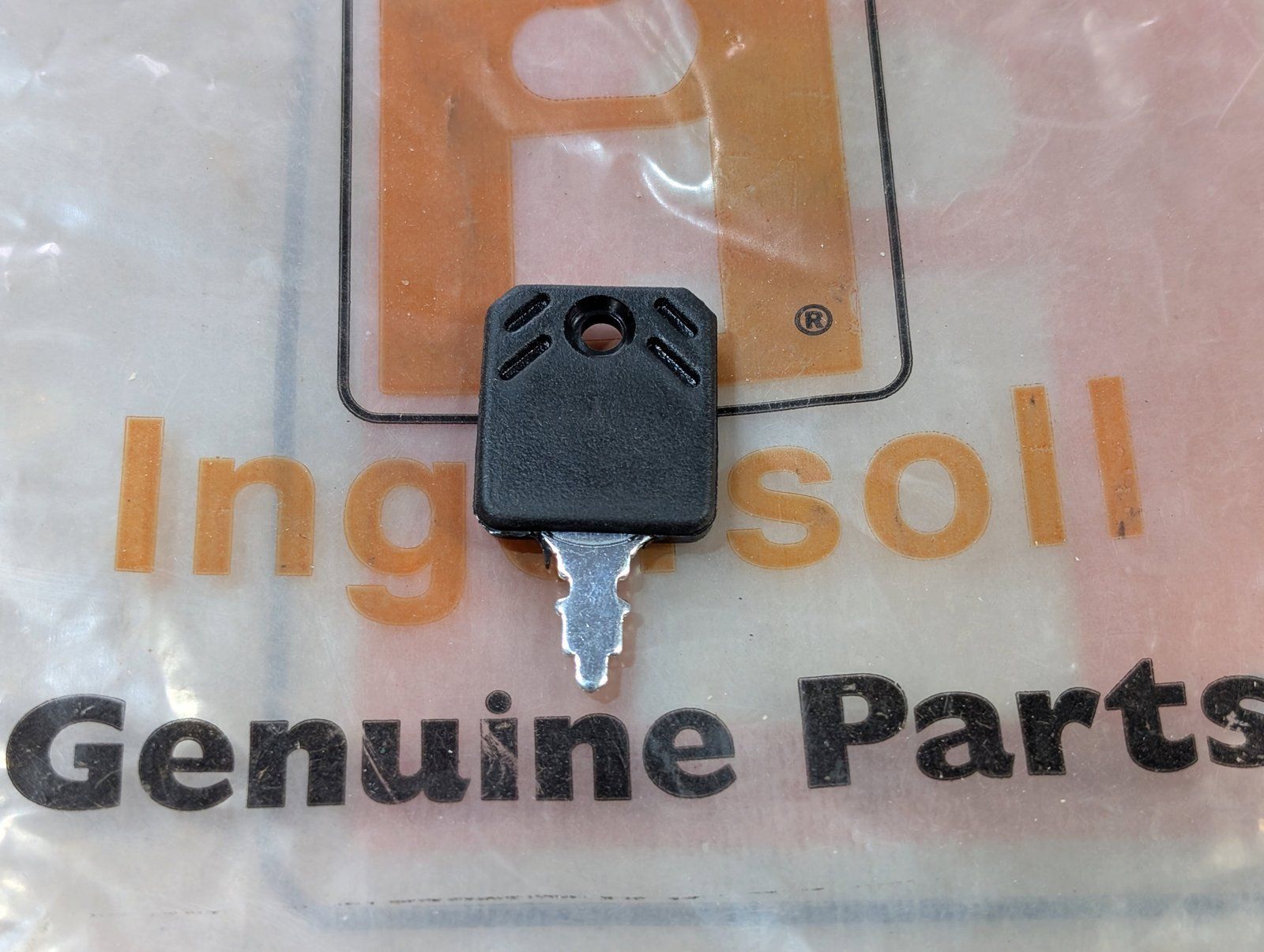 C32407 ( replaces G9021177 ) KEY - IGNITION C27751 - Ingersoll/Case Tractor Part